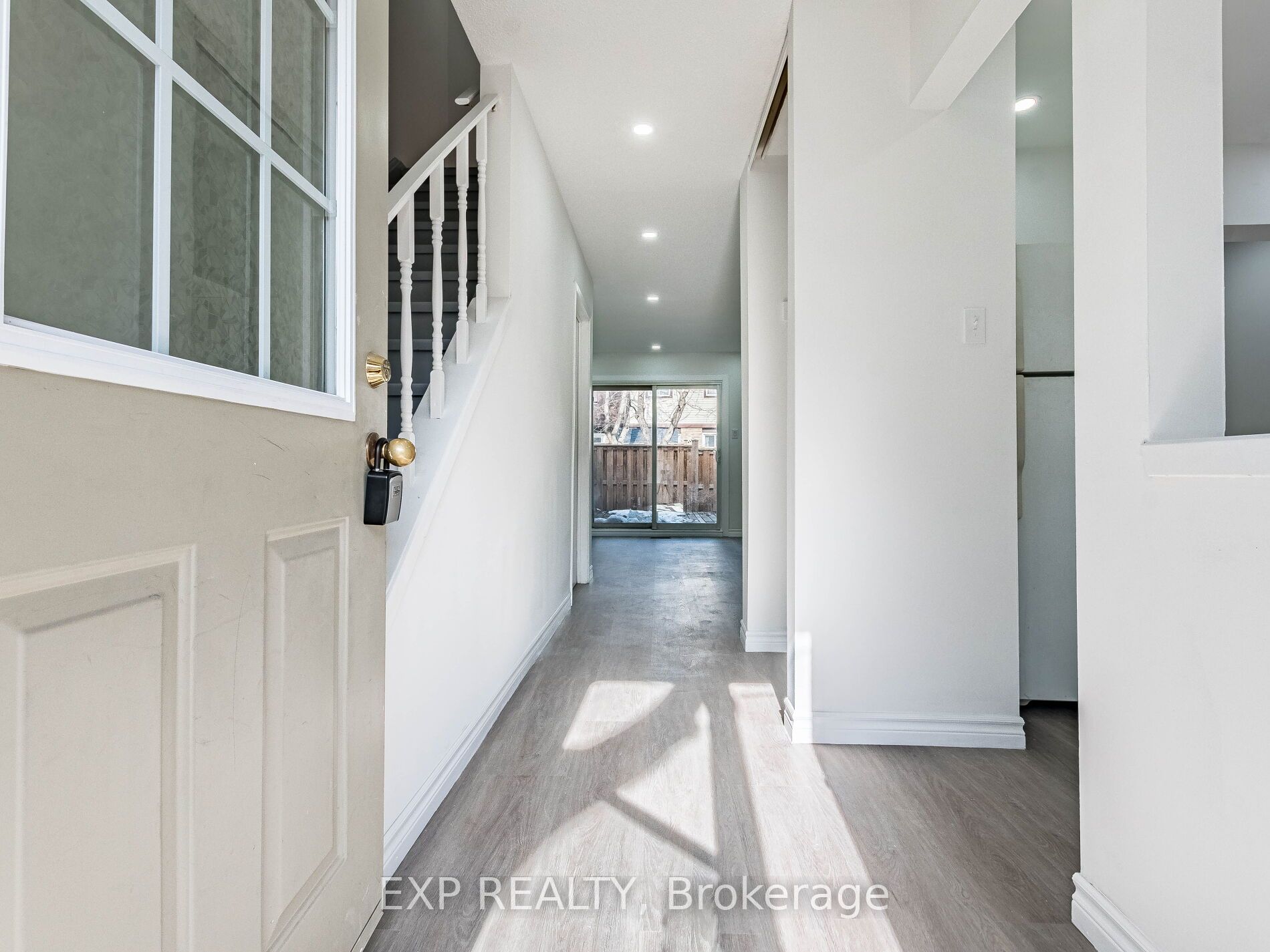 45 Hansen Road N 122 Property Photo 4