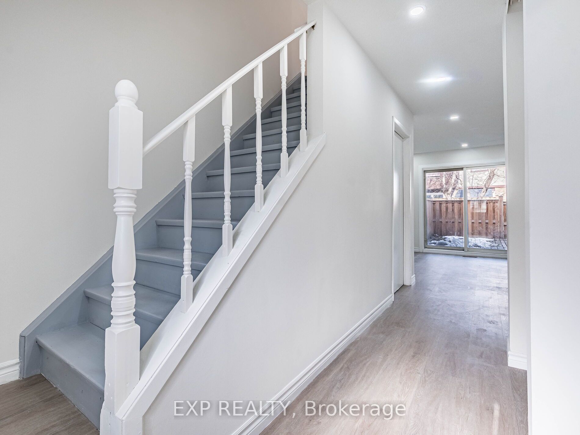 45 Hansen Road N 122 Property Photo 5