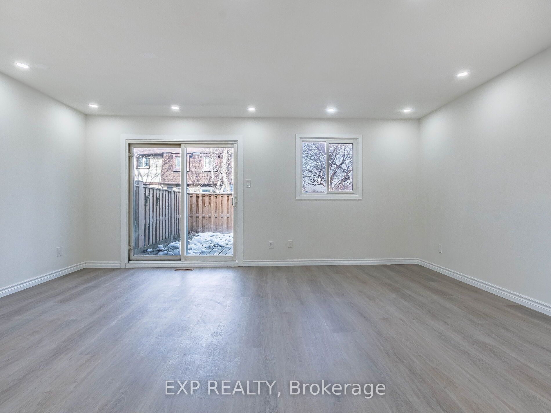 45 Hansen Road N 122 Property Photo 9