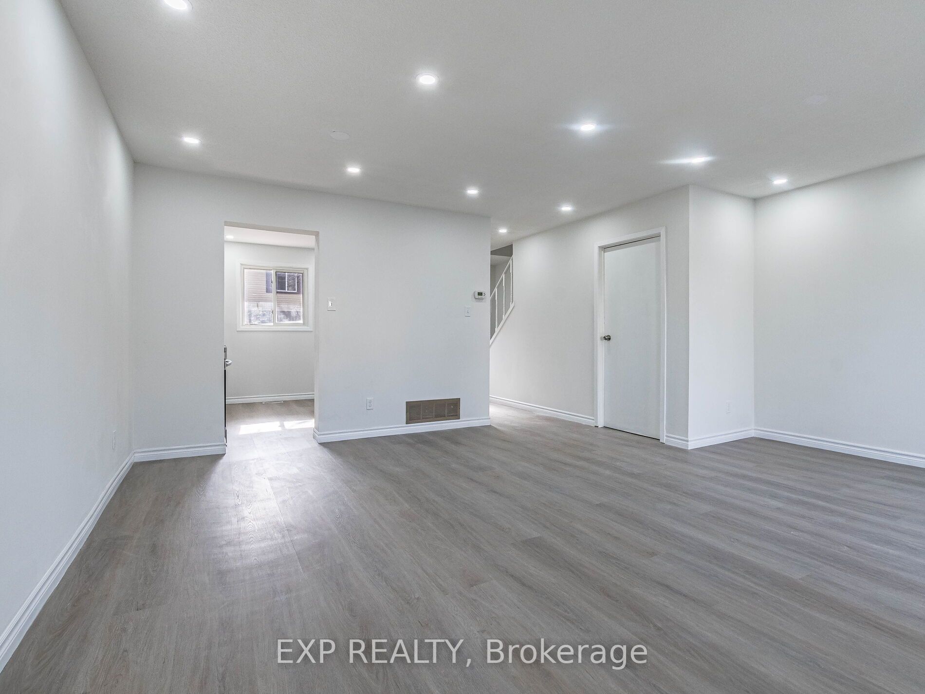 45 Hansen Road N 122 Property Photo 10