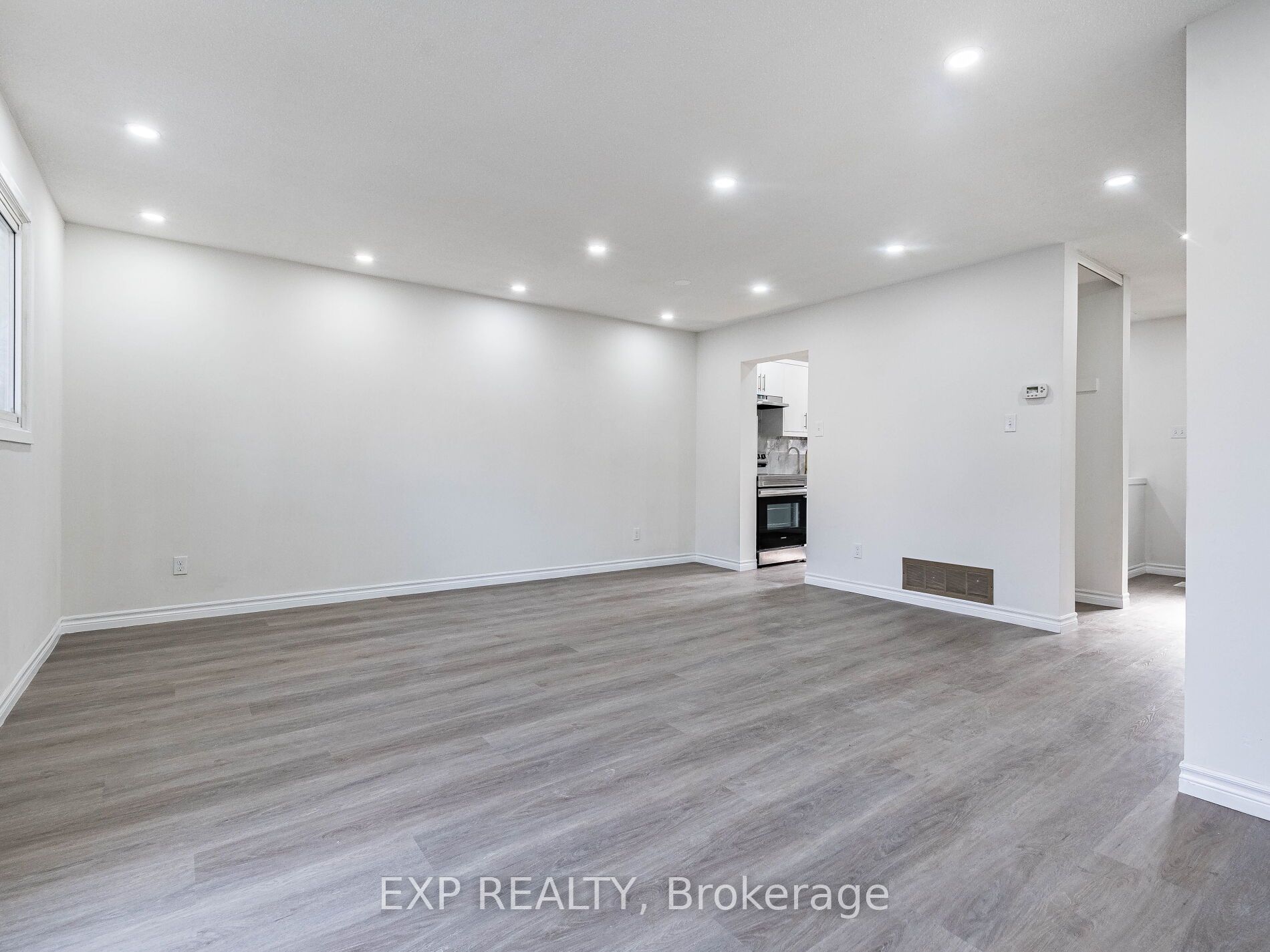 45 Hansen Road N 122 Property Photo 11