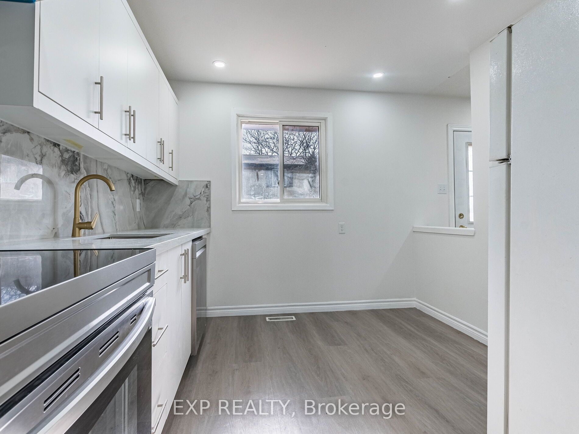 45 Hansen Road N 122 Property Photo 13