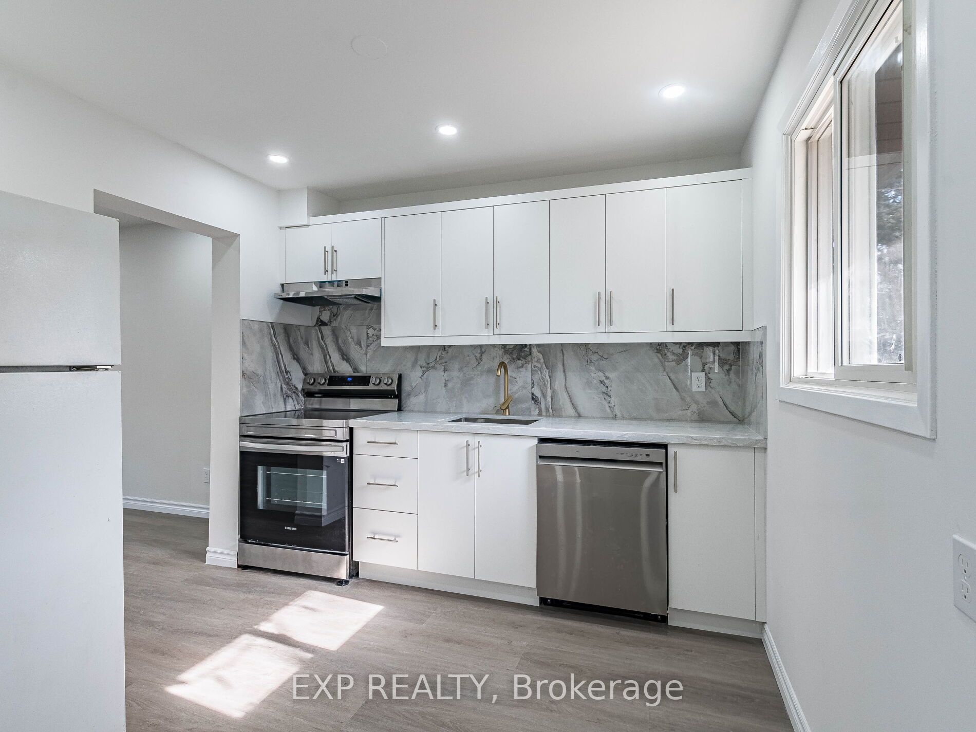 45 Hansen Road N 122 Property Photo 15