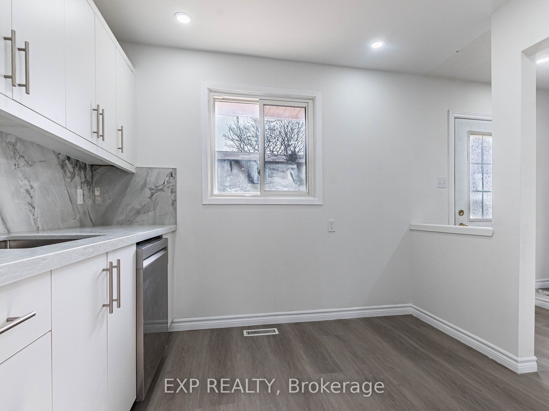 45 Hansen Road N 122 Property Photo 18