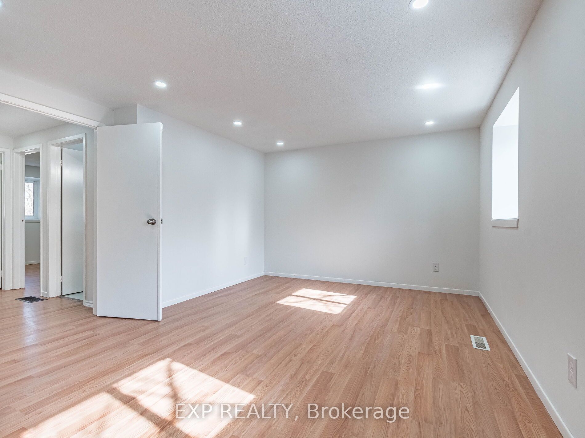 45 Hansen Road N 122 Property Photo 22