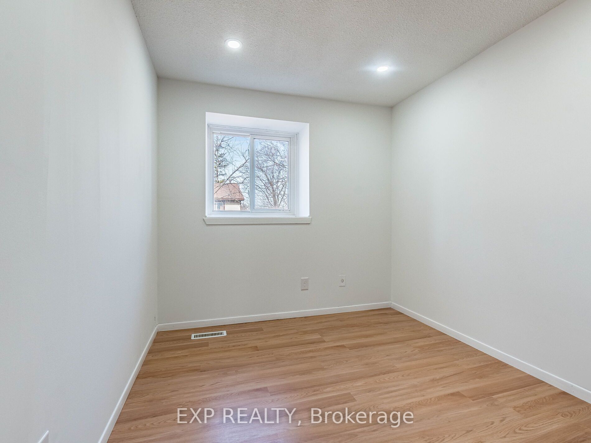 45 Hansen Road N 122 Property Photo 24