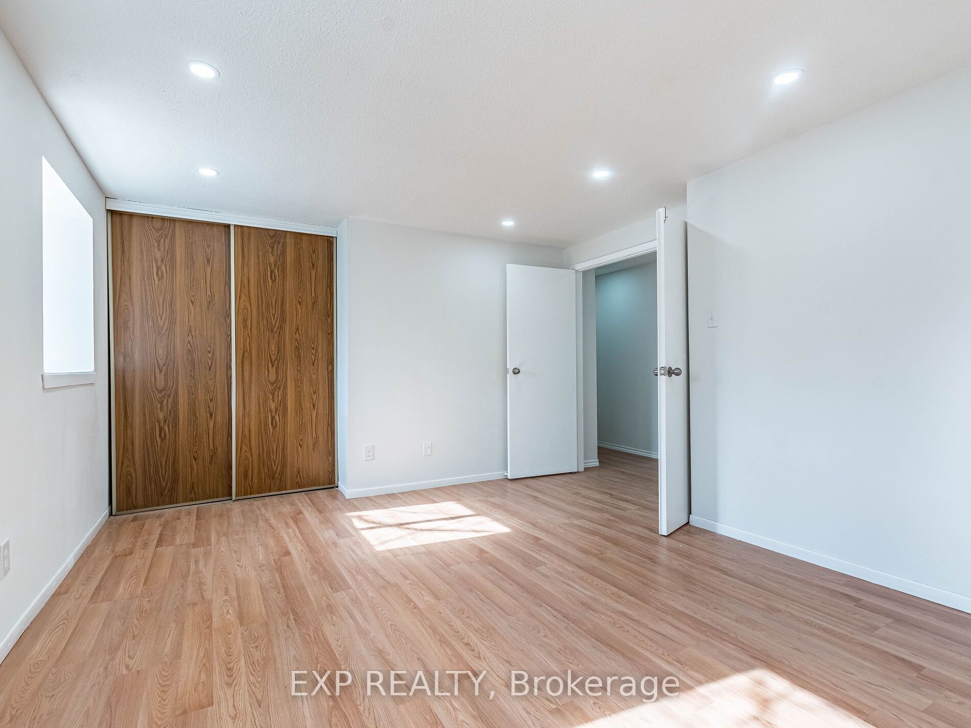 45 Hansen Road N 122 Property Photo 27