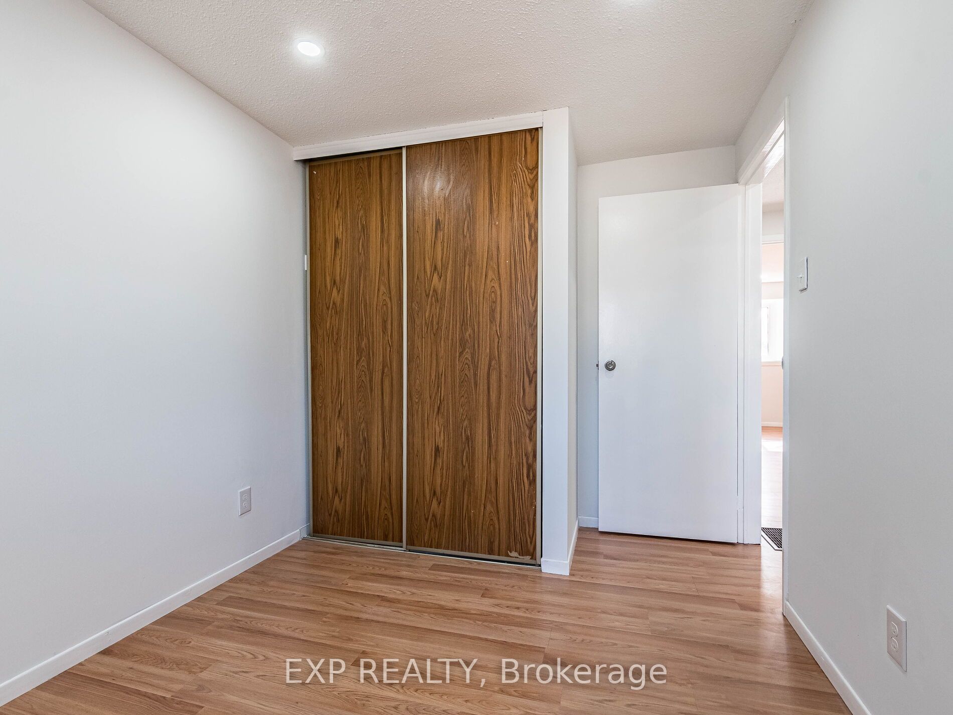 45 Hansen Road N 122 Property Photo 28