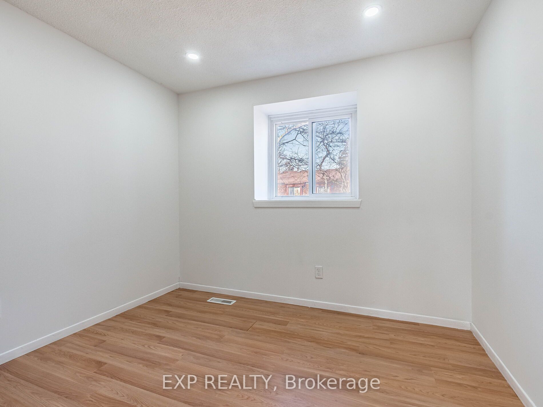 45 Hansen Road N 122 Property Photo 29