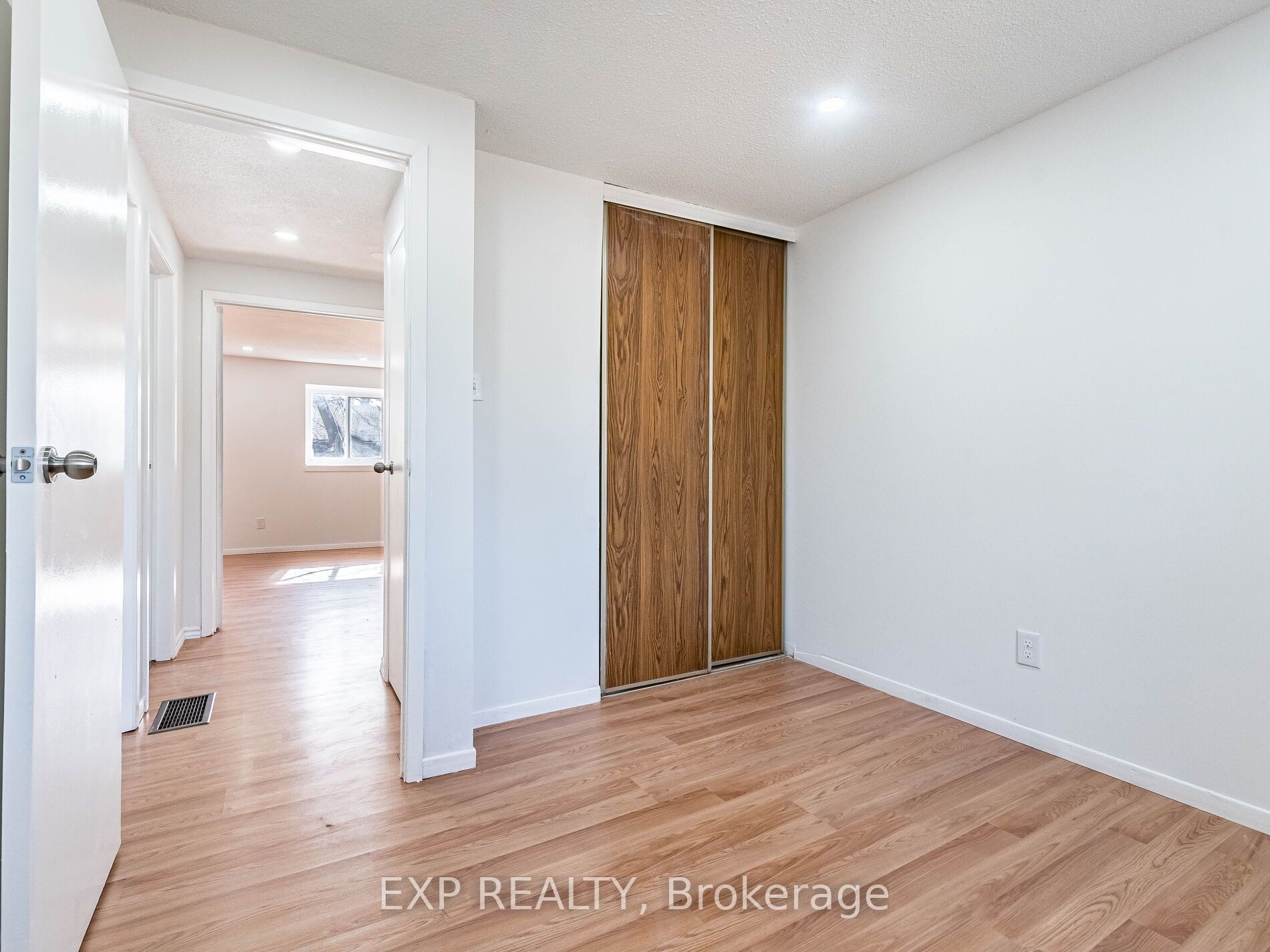 45 Hansen Road N 122 Property Photo 31