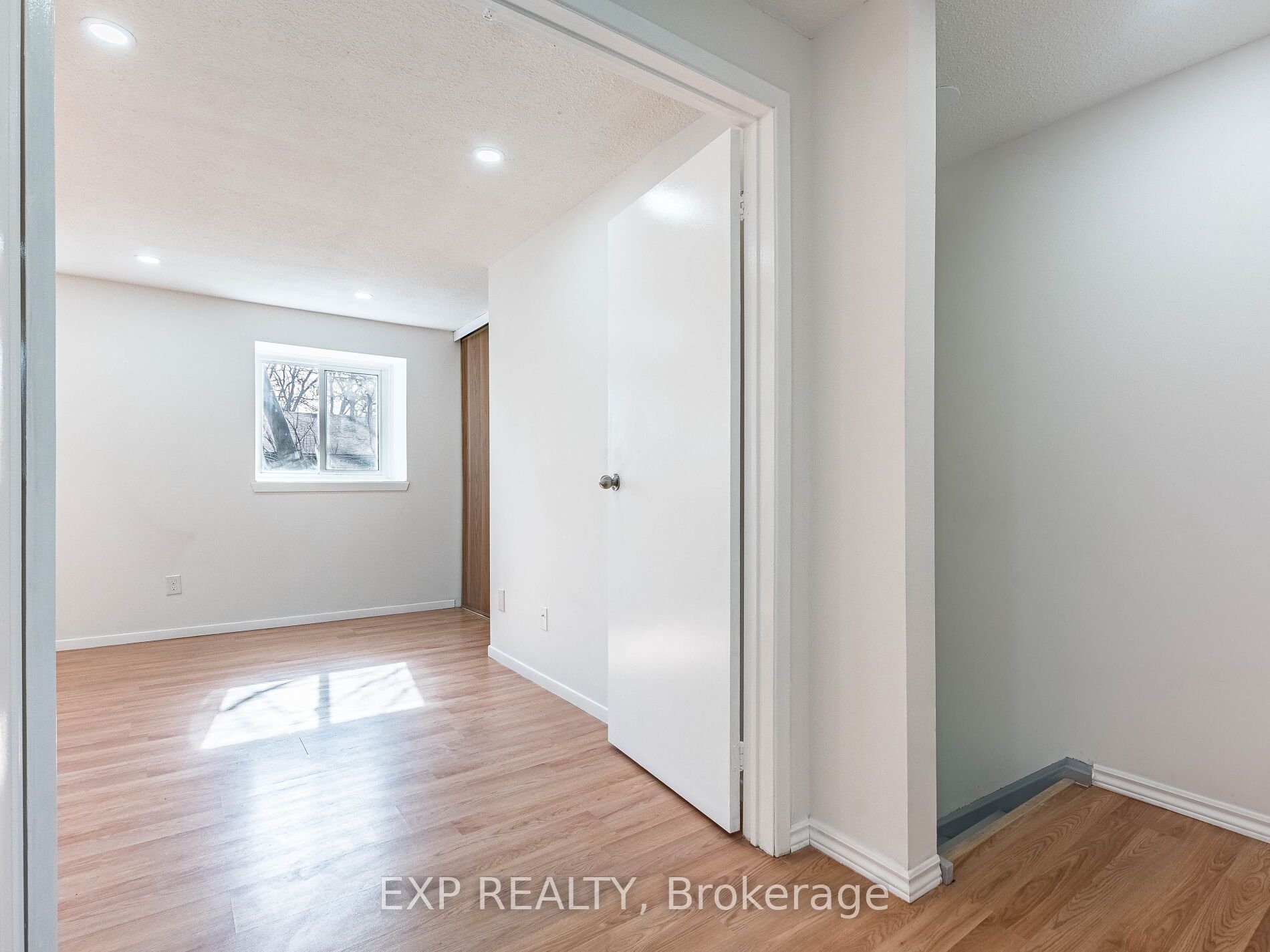 45 Hansen Road N 122 Property Photo 35