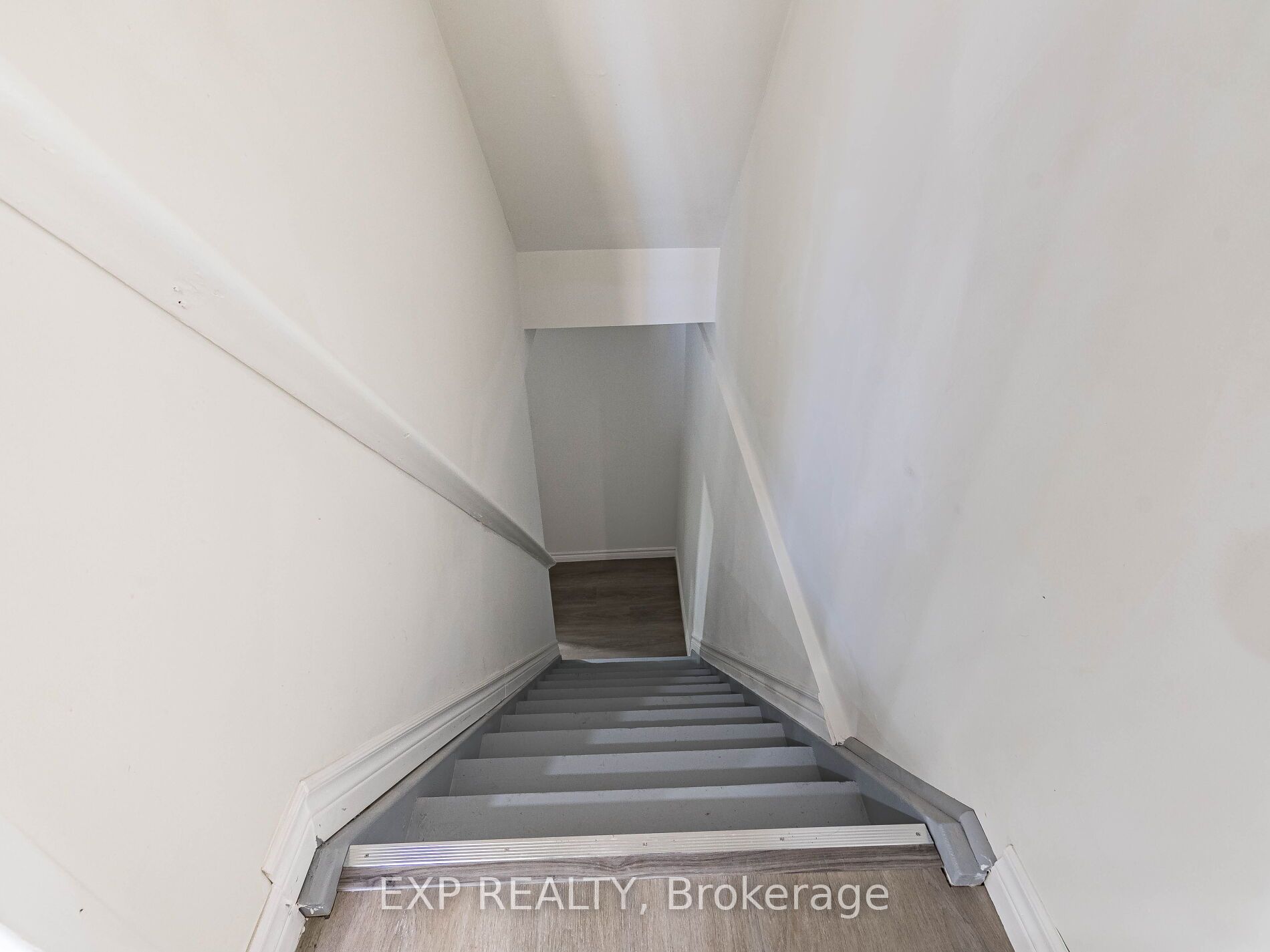 45 Hansen Road N 122 Property Photo 37