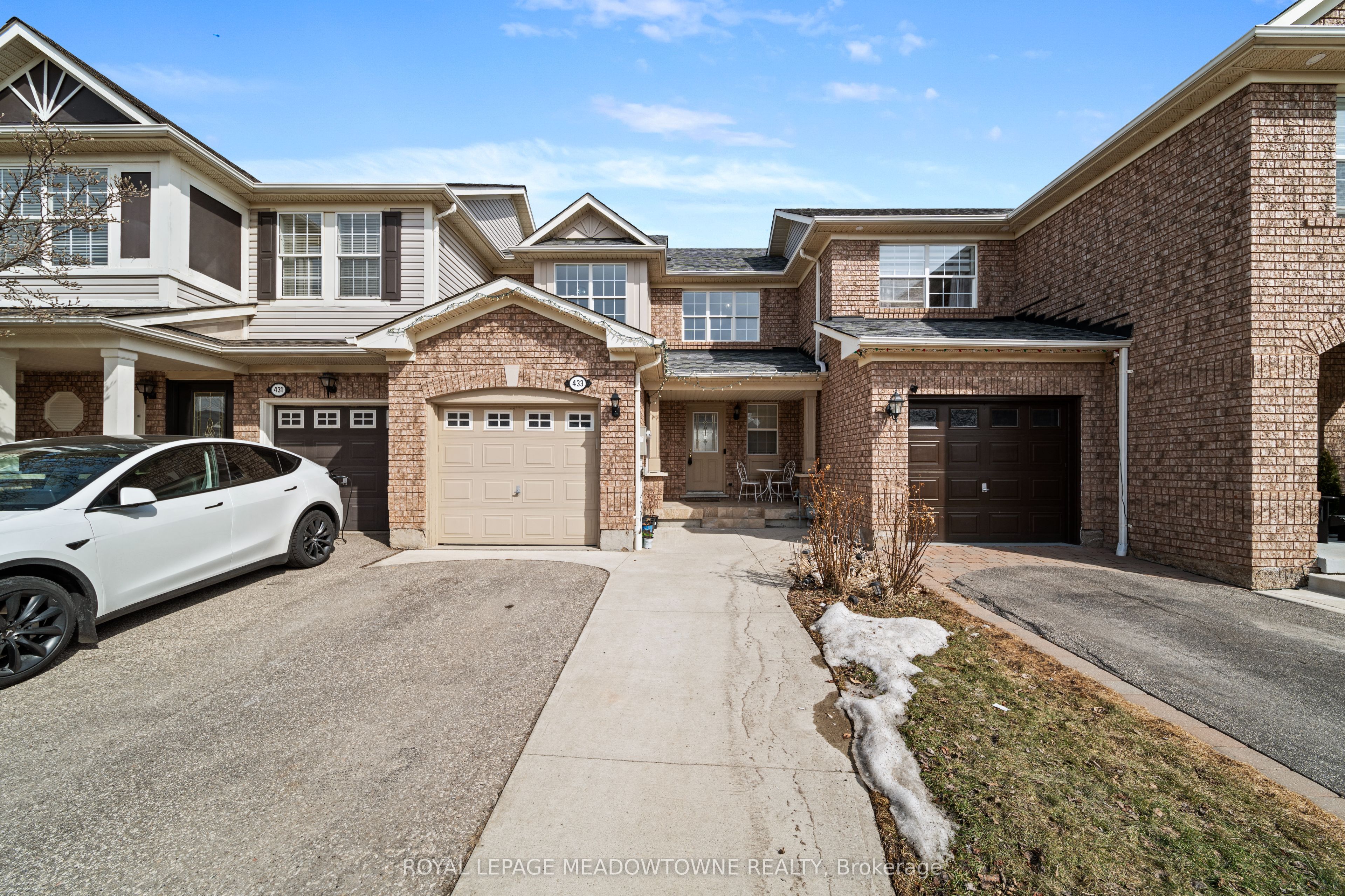 433 Baverstock Cres Property Photo