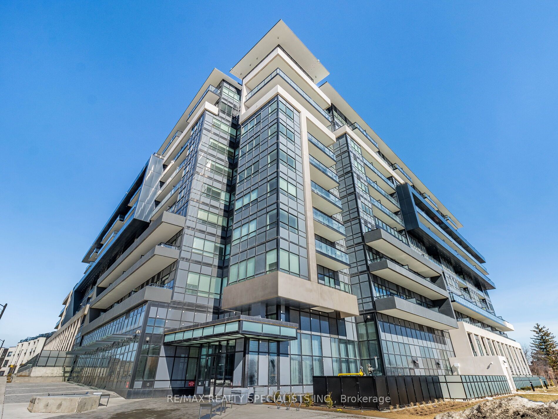 #lph20 - 395 Dundas Street Property Photo