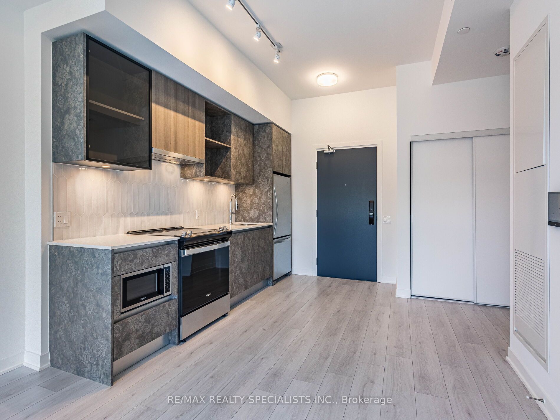 395 Dundas Street W Lph20 Property Photo 16