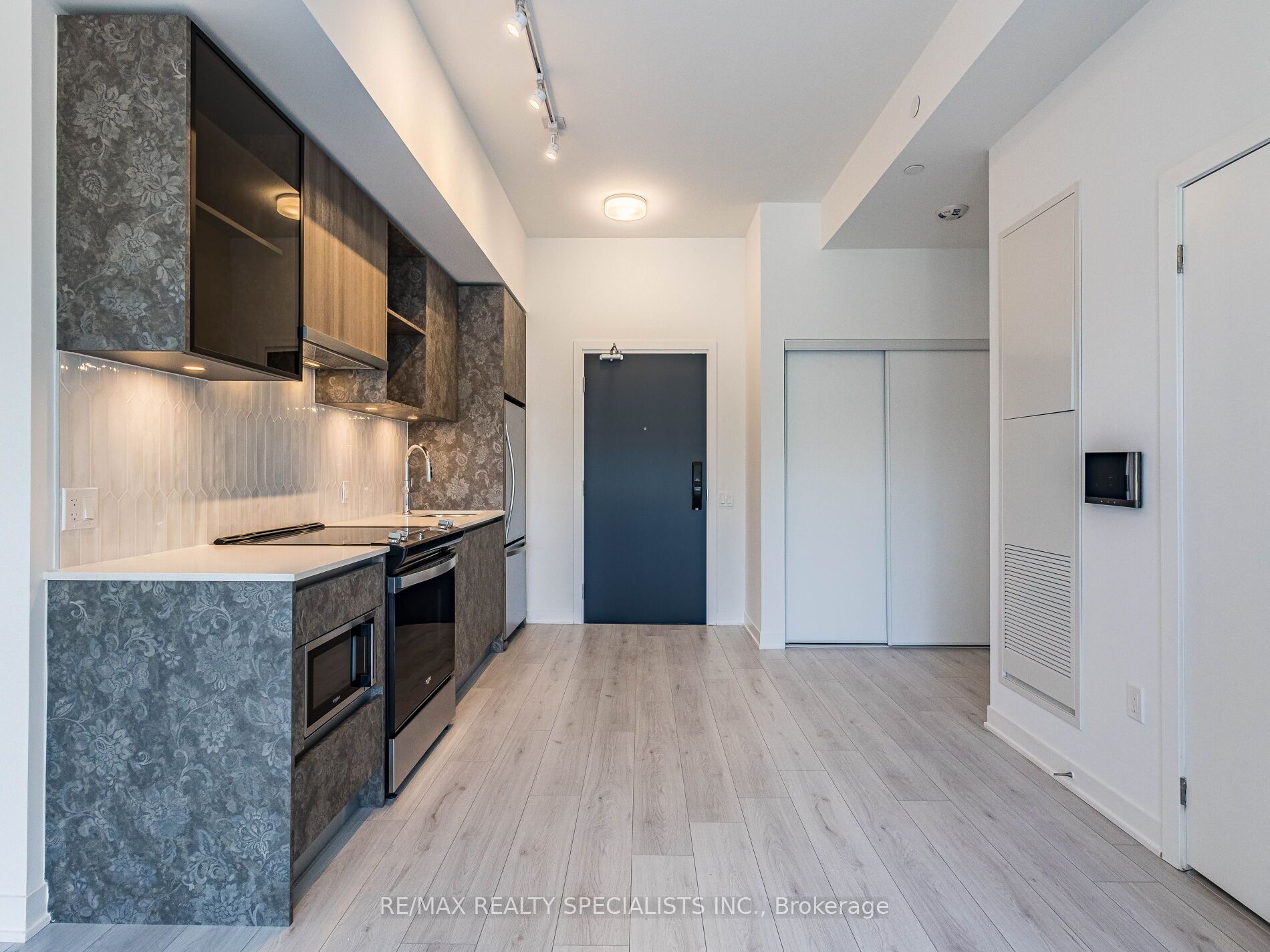 395 Dundas Street W Lph20 Property Photo 17