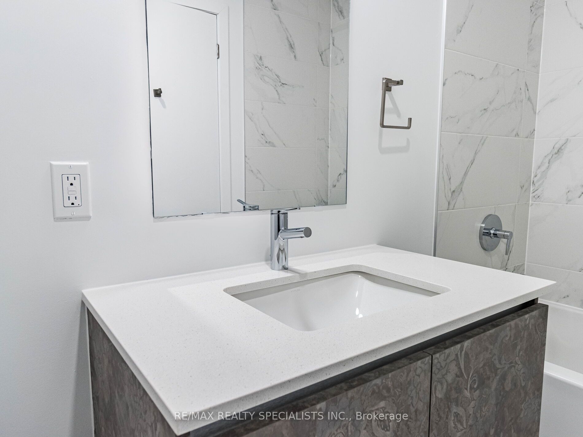 395 Dundas Street W Lph20 Property Photo 32