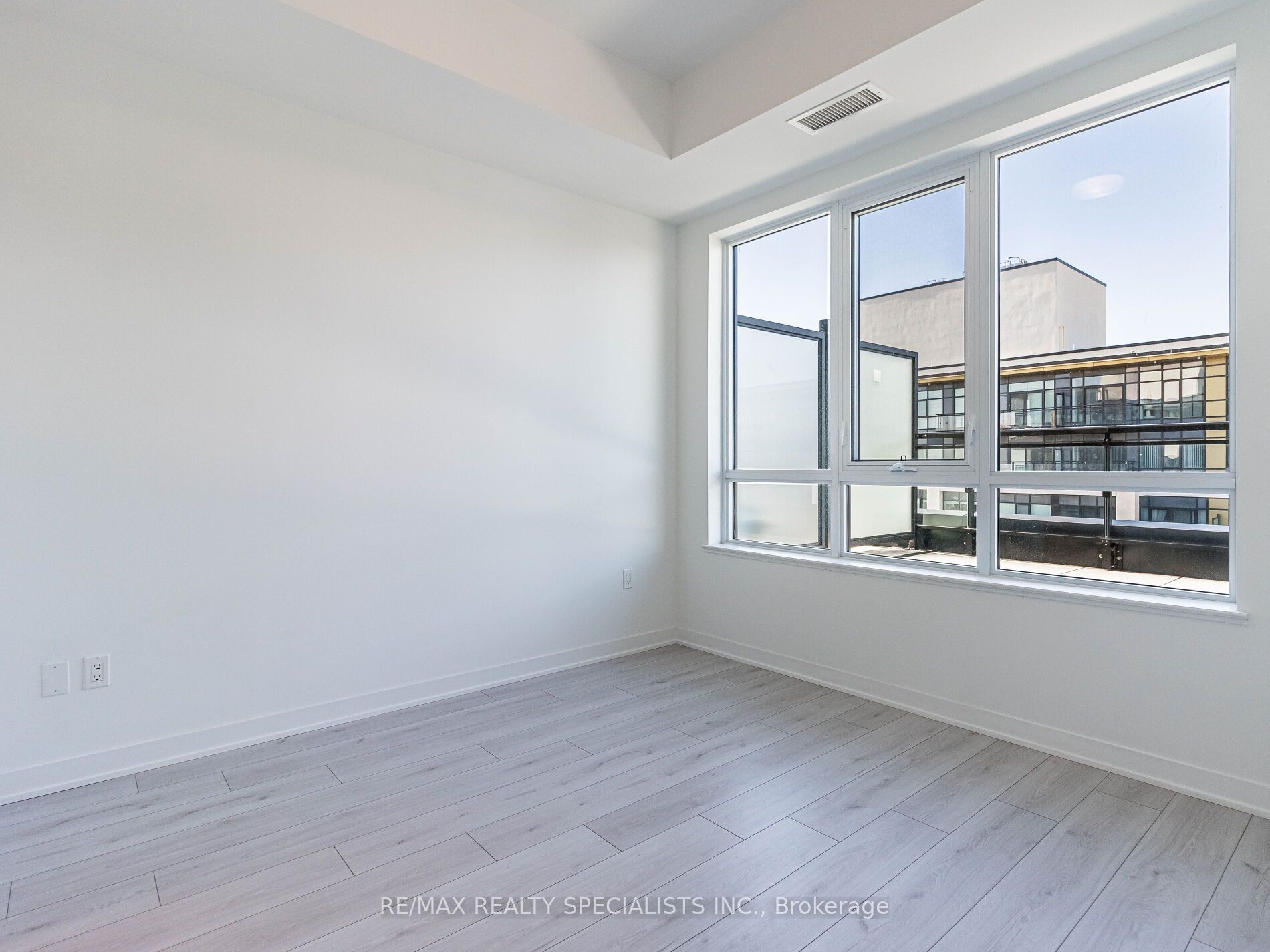 395 Dundas Street W Lph20 Property Photo 33