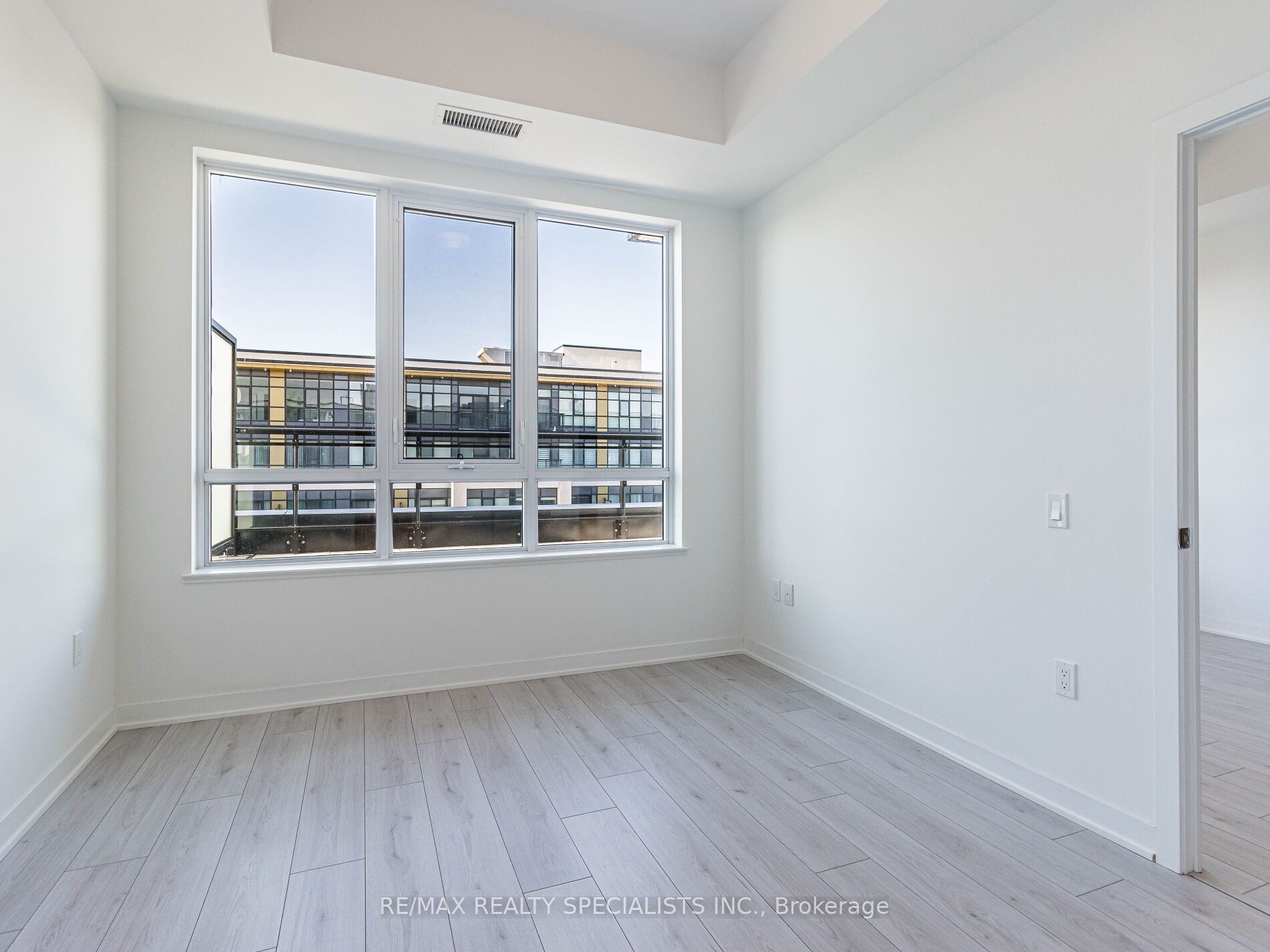 395 Dundas Street W Lph20 Property Photo 34