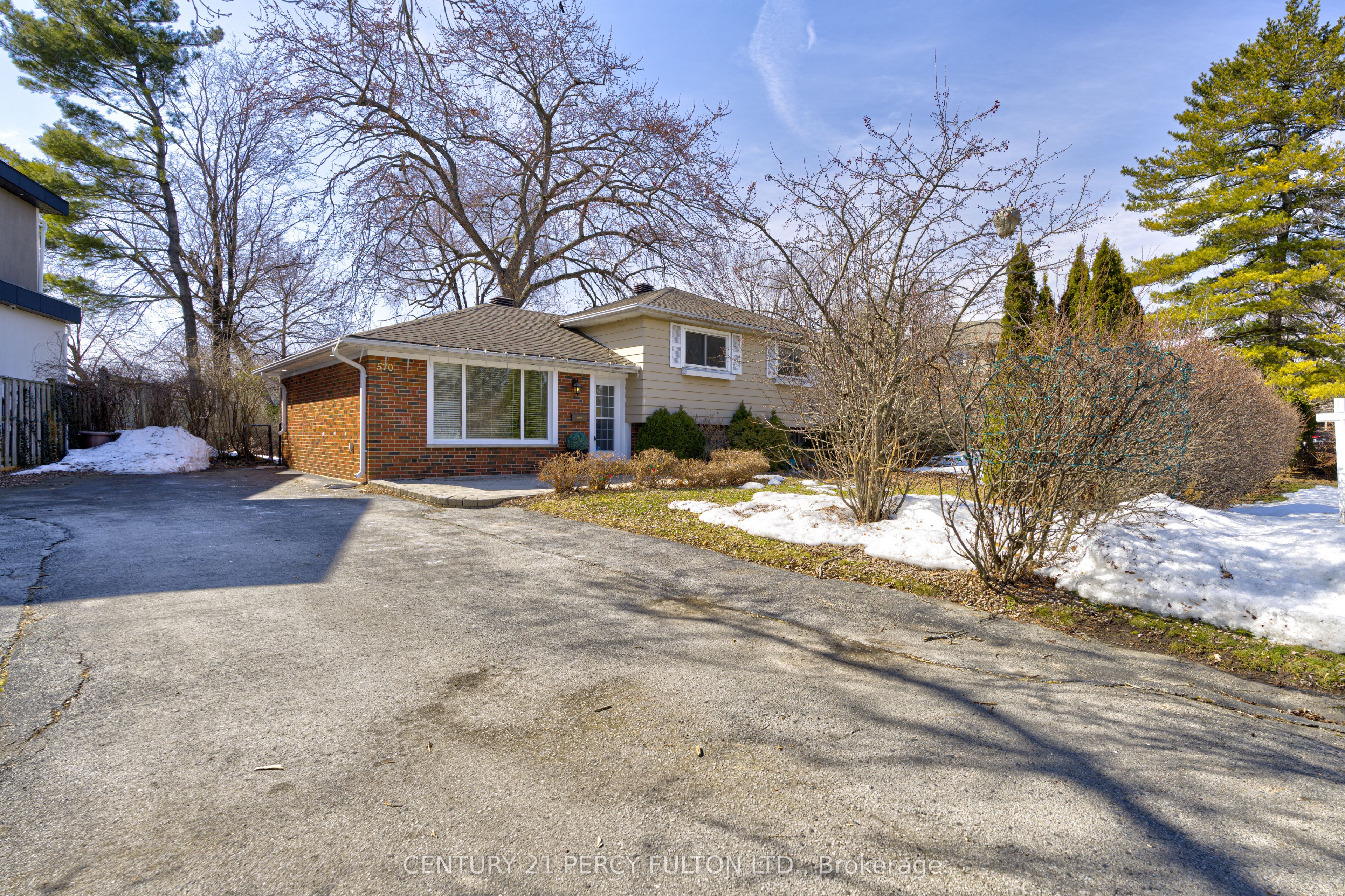 570 Stonecliffe Road Property Photo