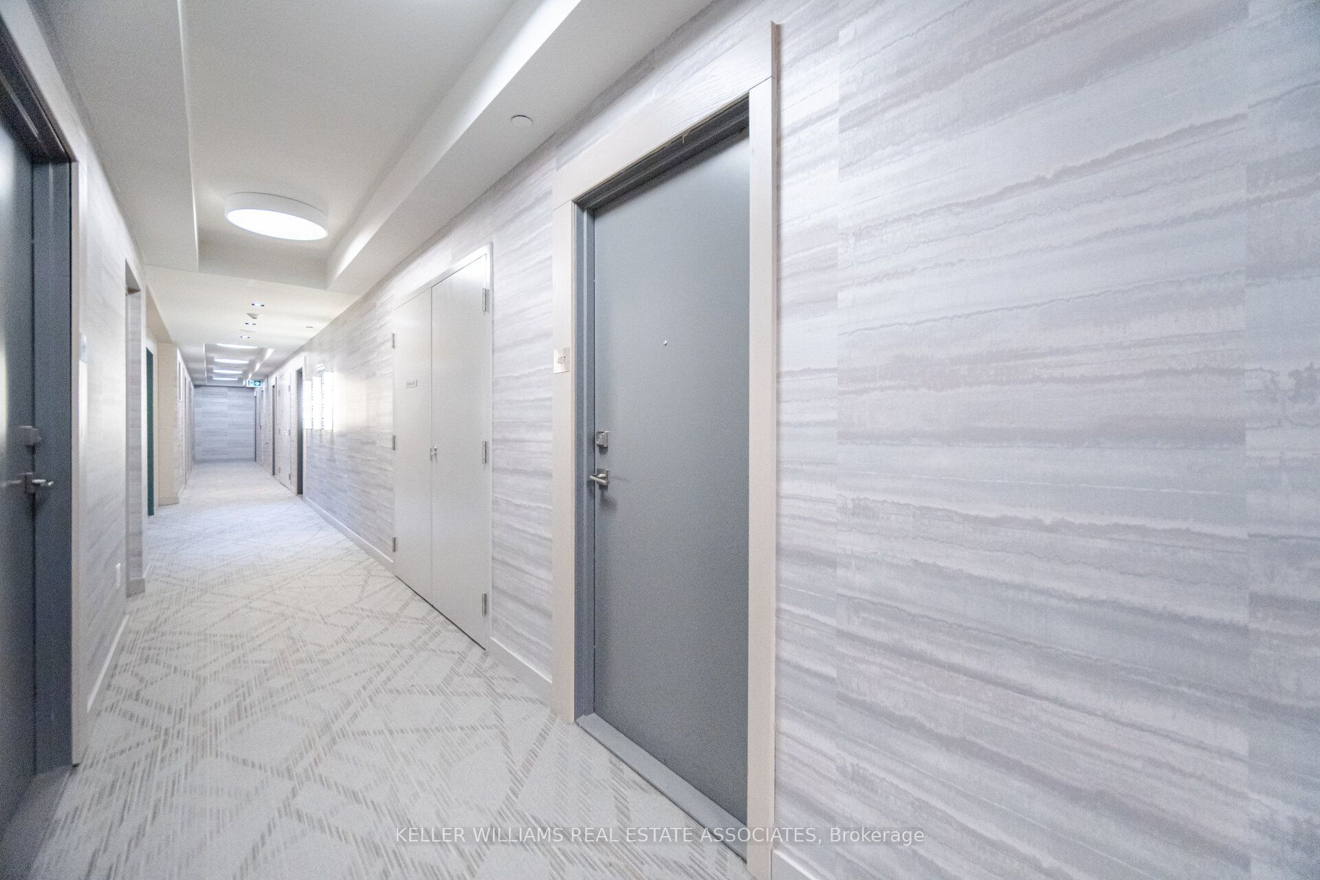 #407 - 4633 Glen Erin Drive Property Photo 6