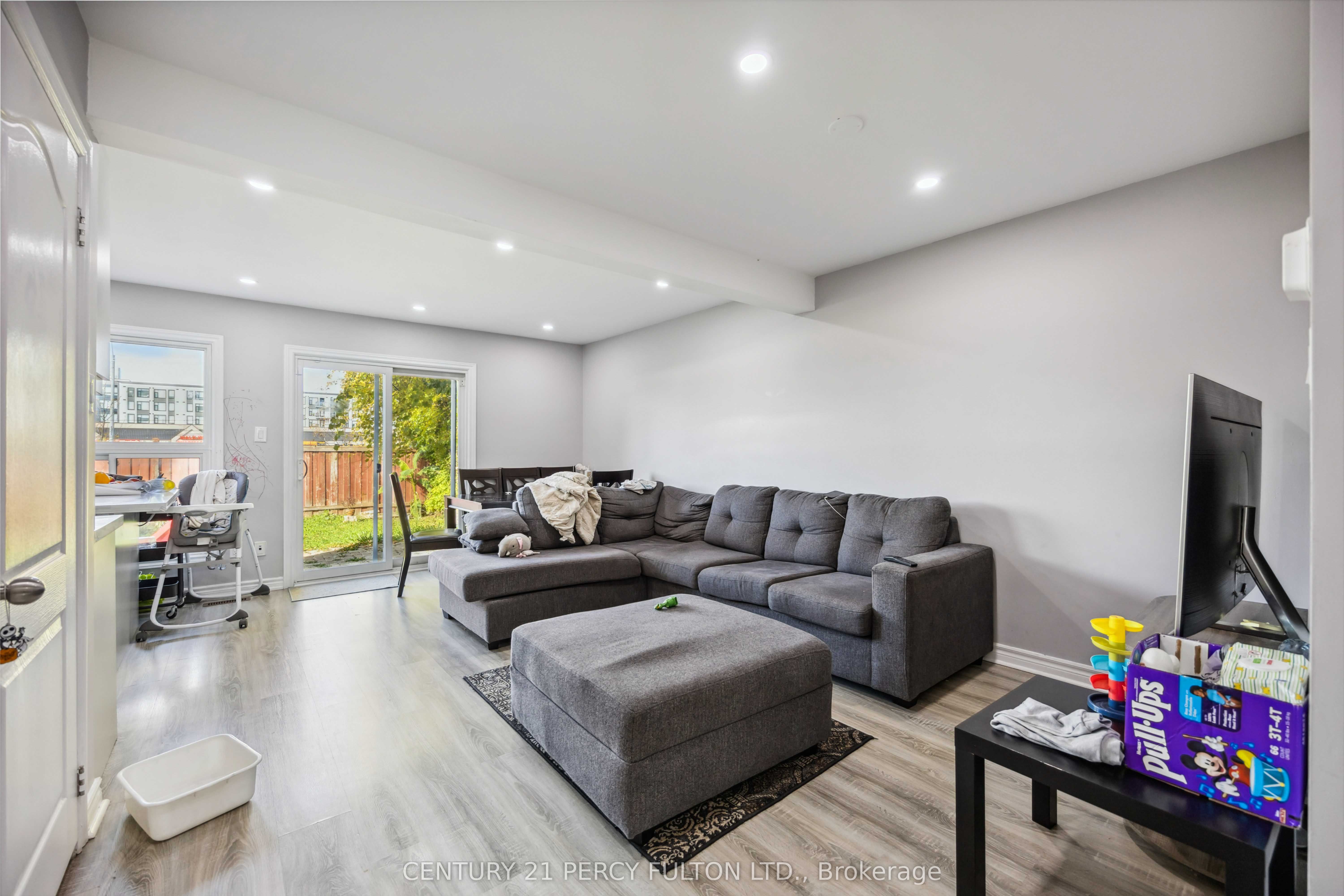 47 Woolenscote Circle Property Photo 7
