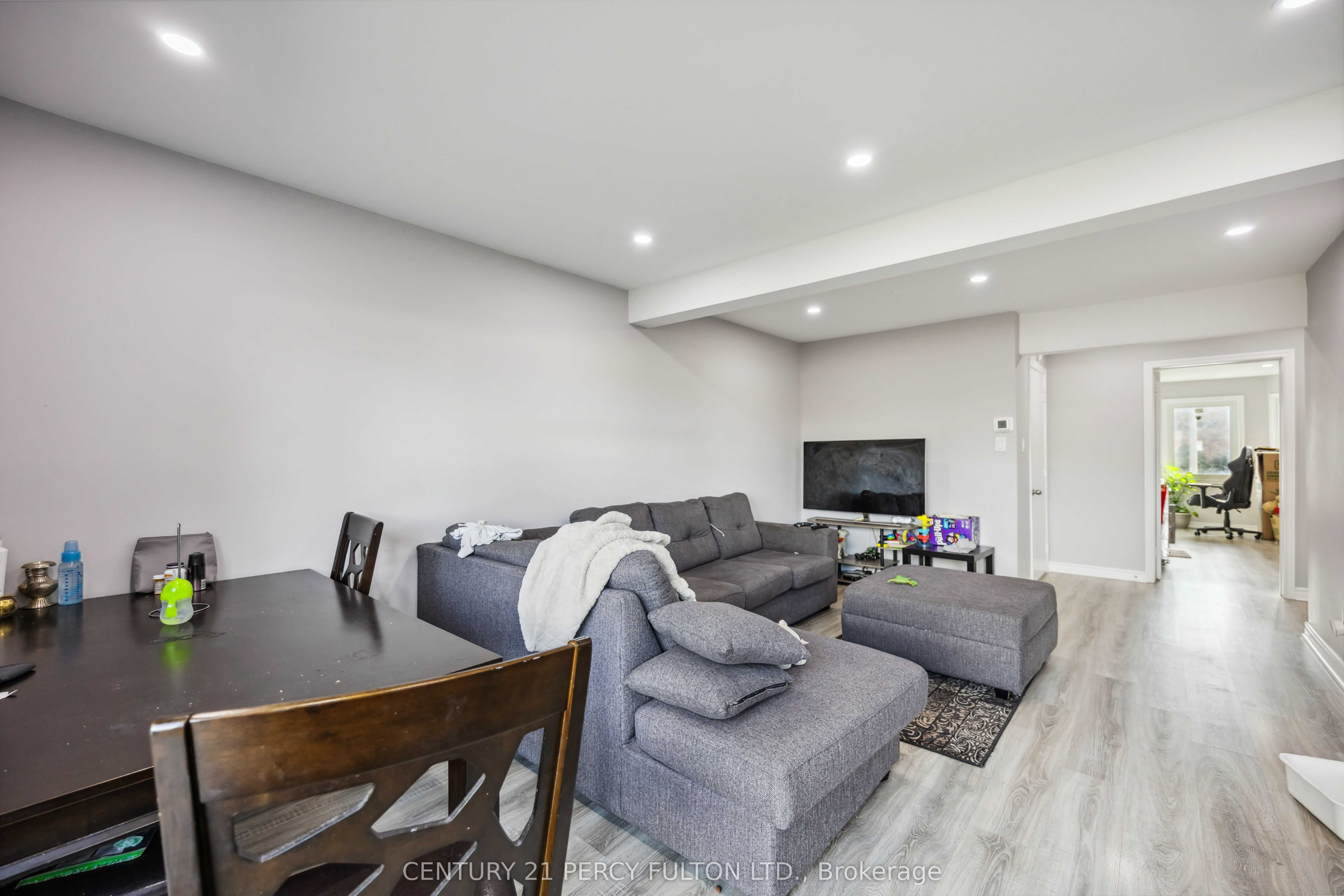 47 Woolenscote Circle Property Photo 8