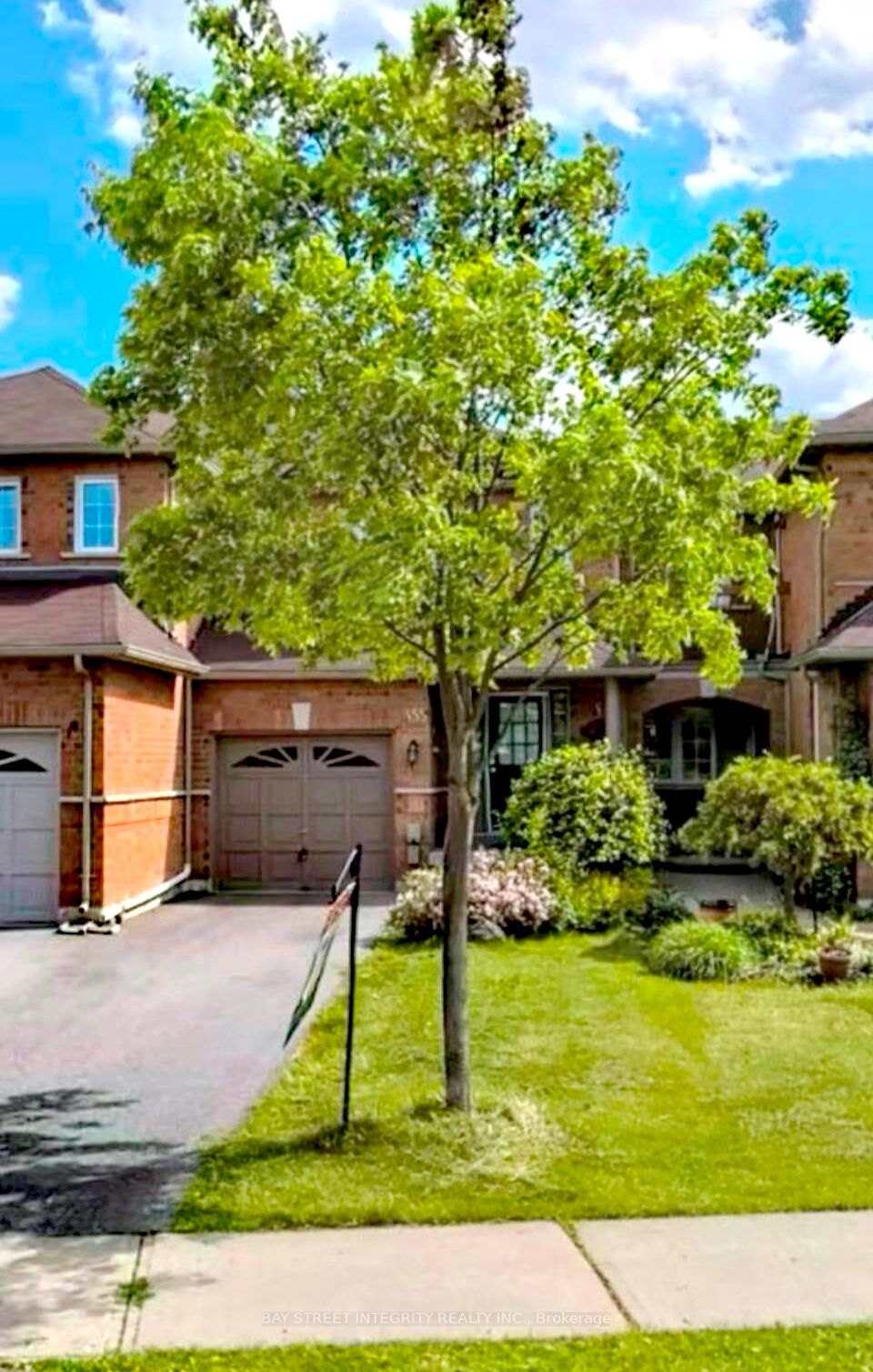 355 Ravineview Way Property Photo