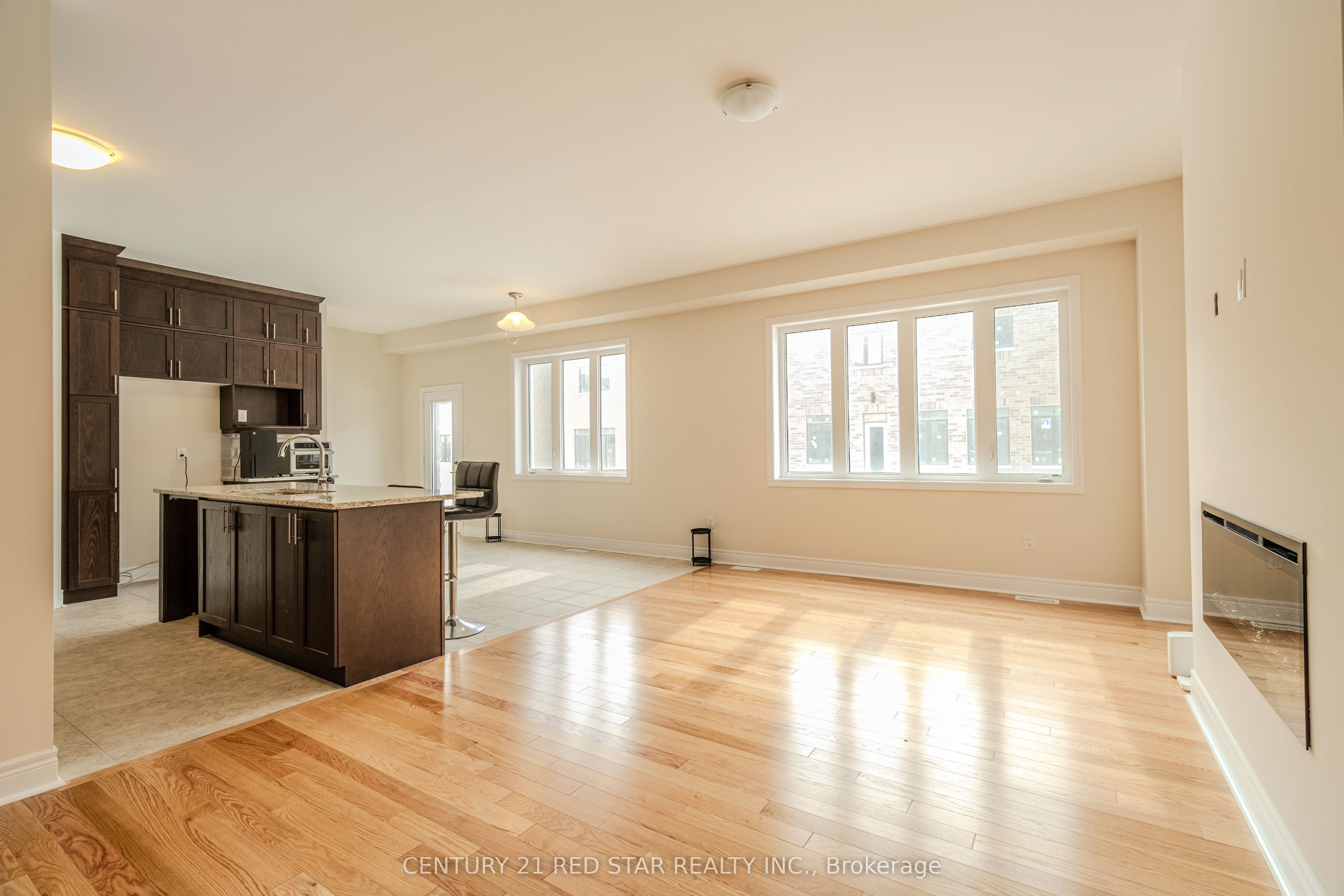 34 Icon Street Property Photo 9