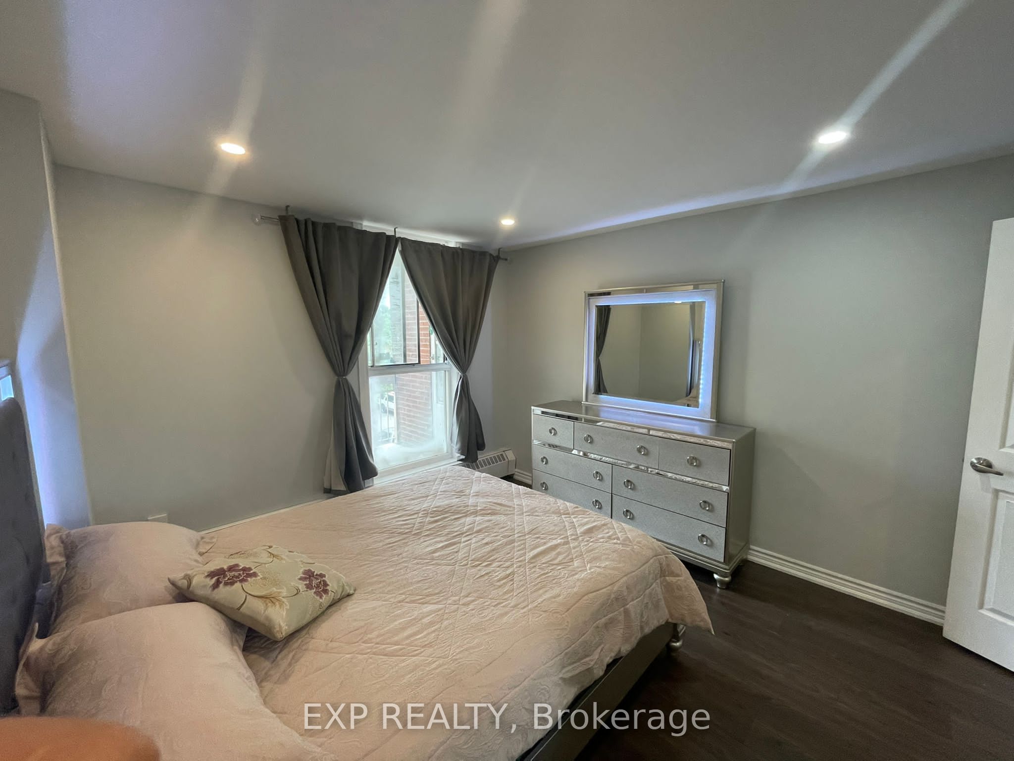 #318 - 4673 Jane Street Property Photo 13