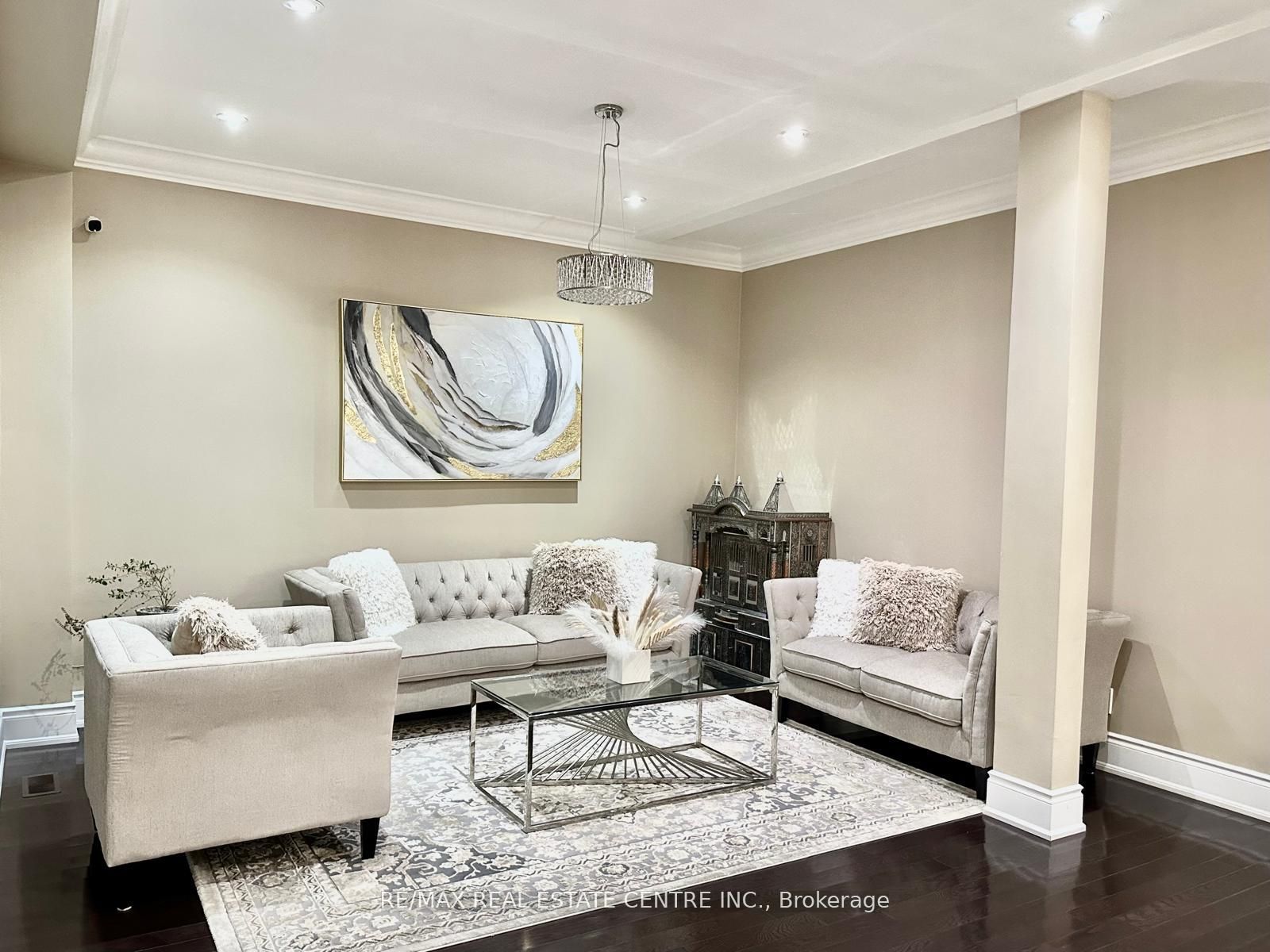 110 Allenby Avenue Property Photo 4