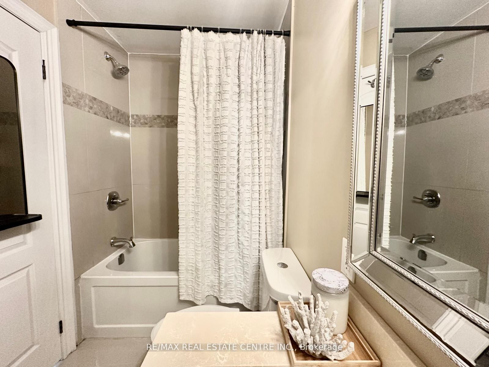 110 Allenby Avenue Property Photo 31
