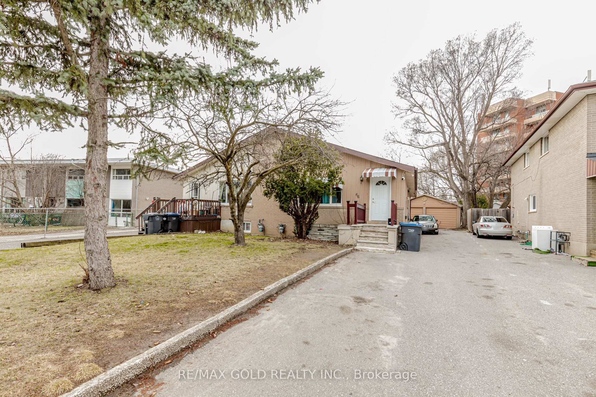 66 Corby Crescent Property Photo