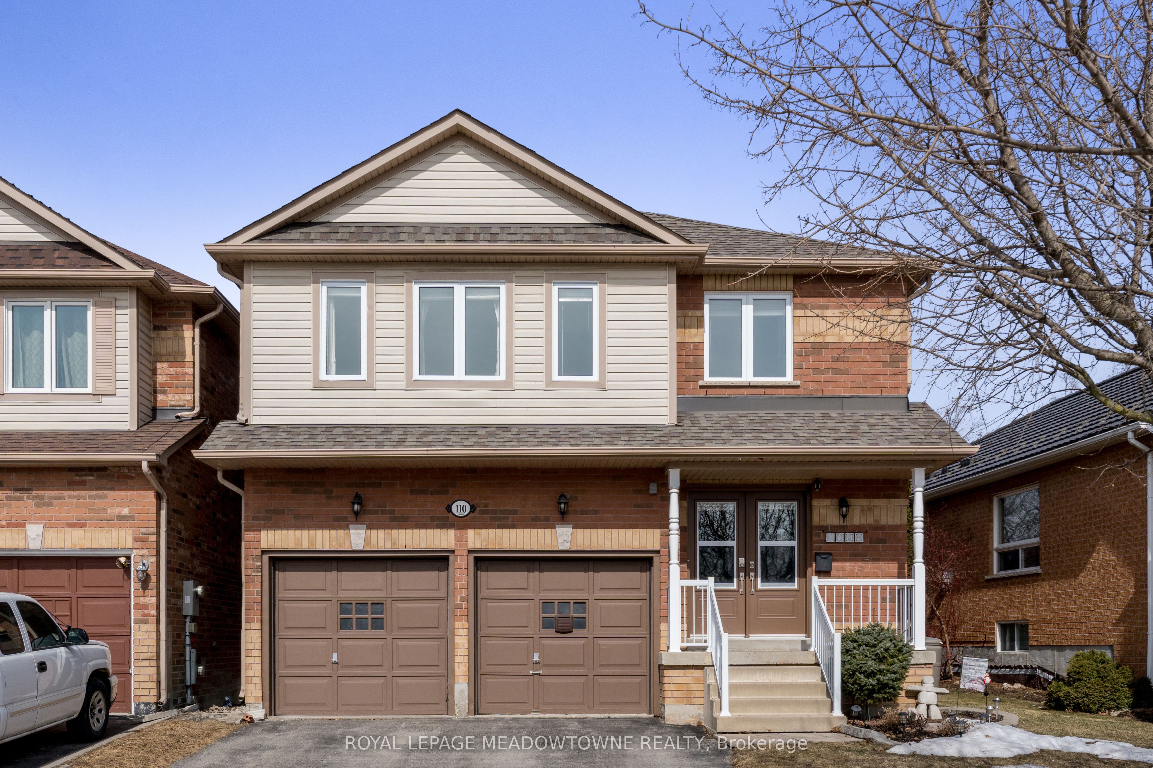 110 Mowat Cres Property Photo 1