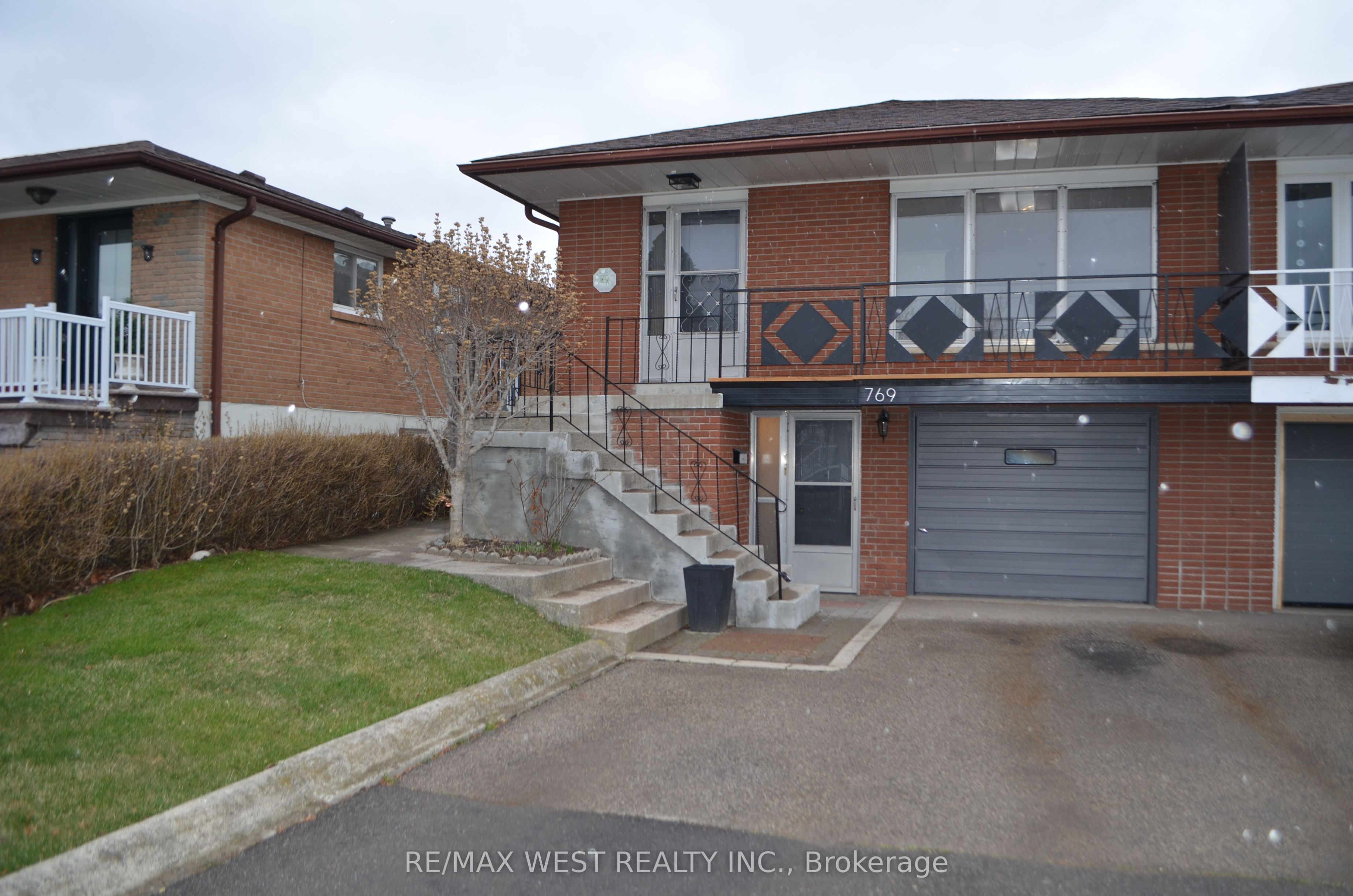 #upper - 769 Greenore Road Property Photo 1