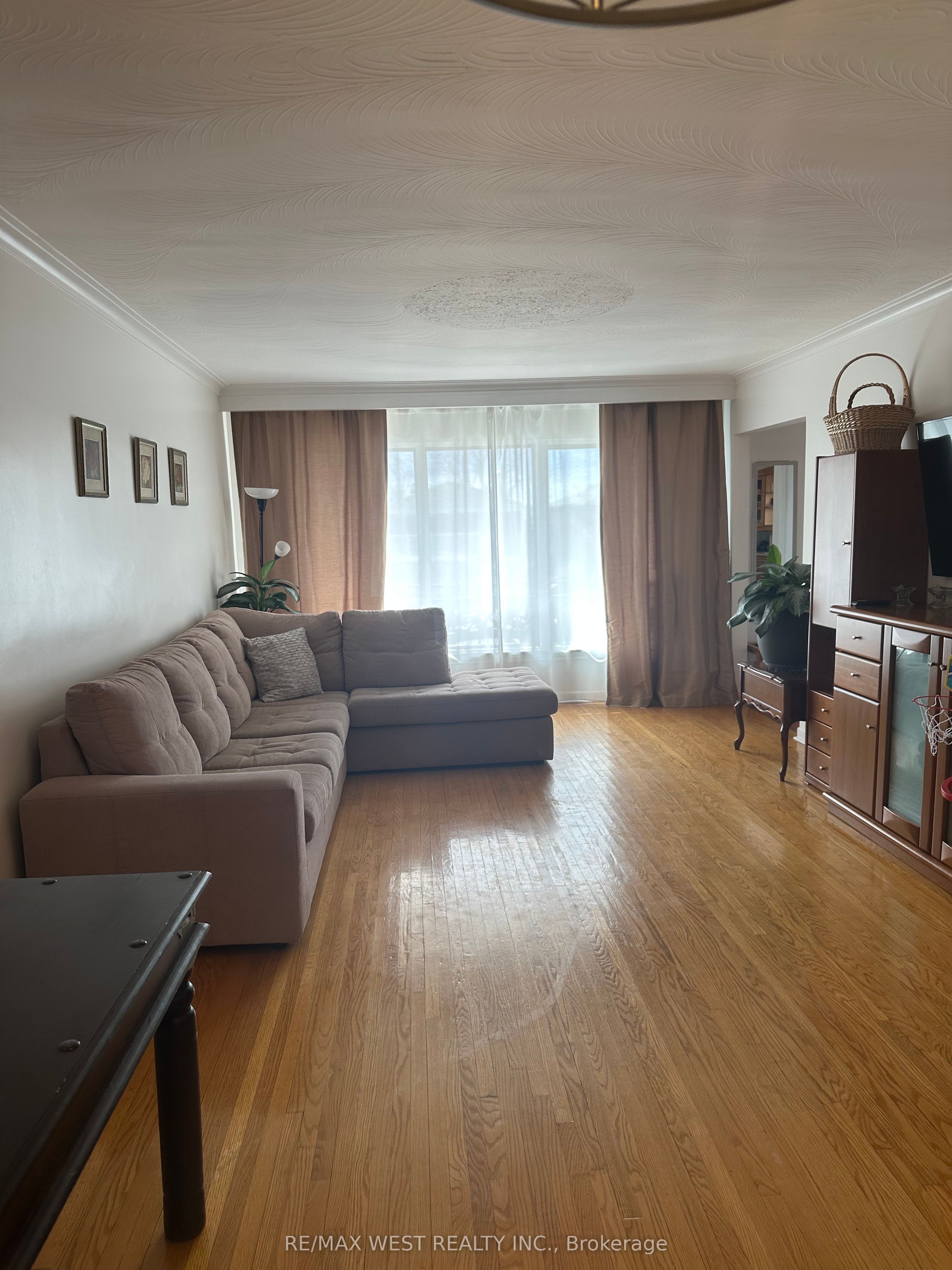 #upper - 769 Greenore Road Property Photo 2