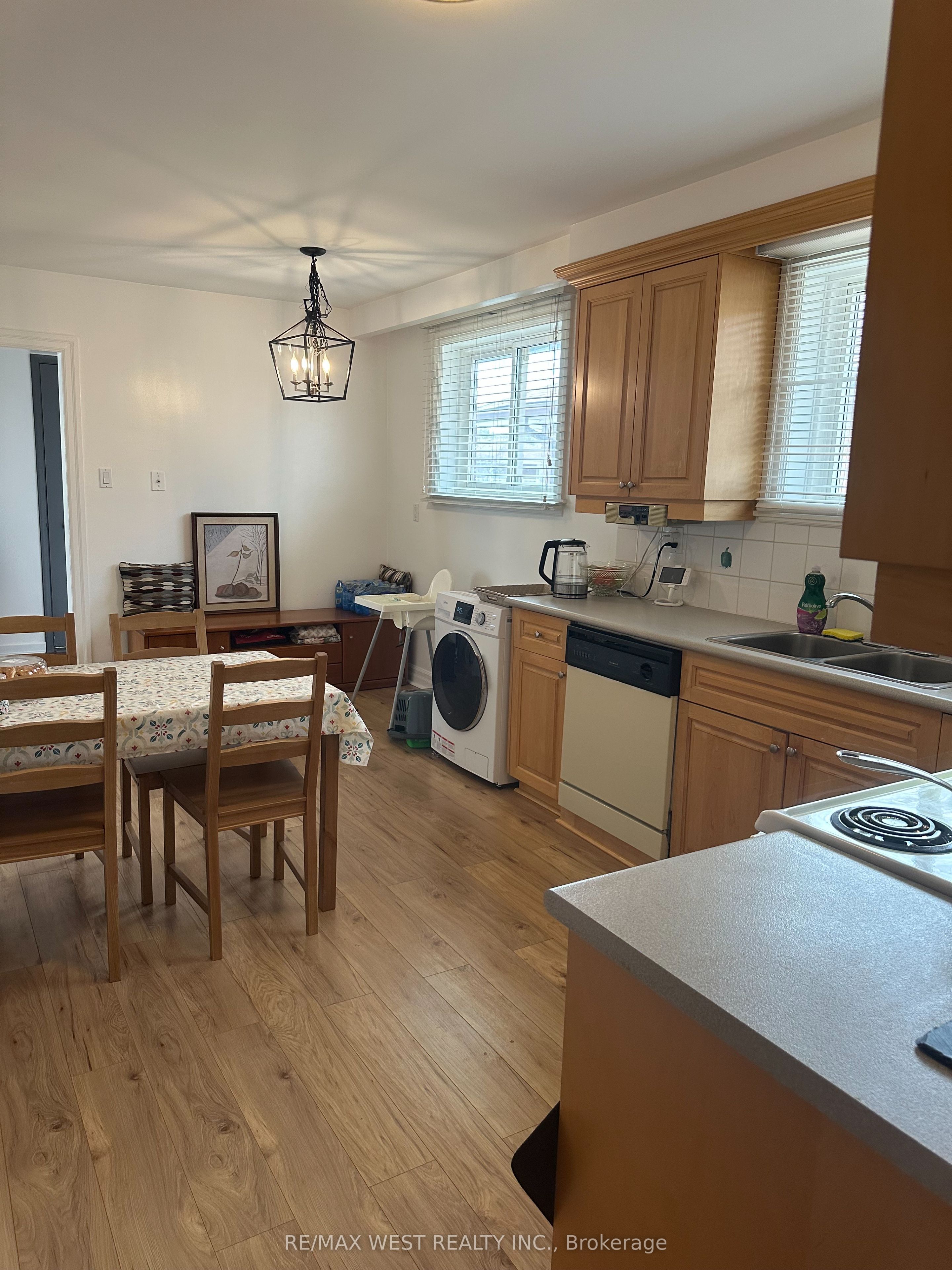 #upper - 769 Greenore Road Property Photo 6
