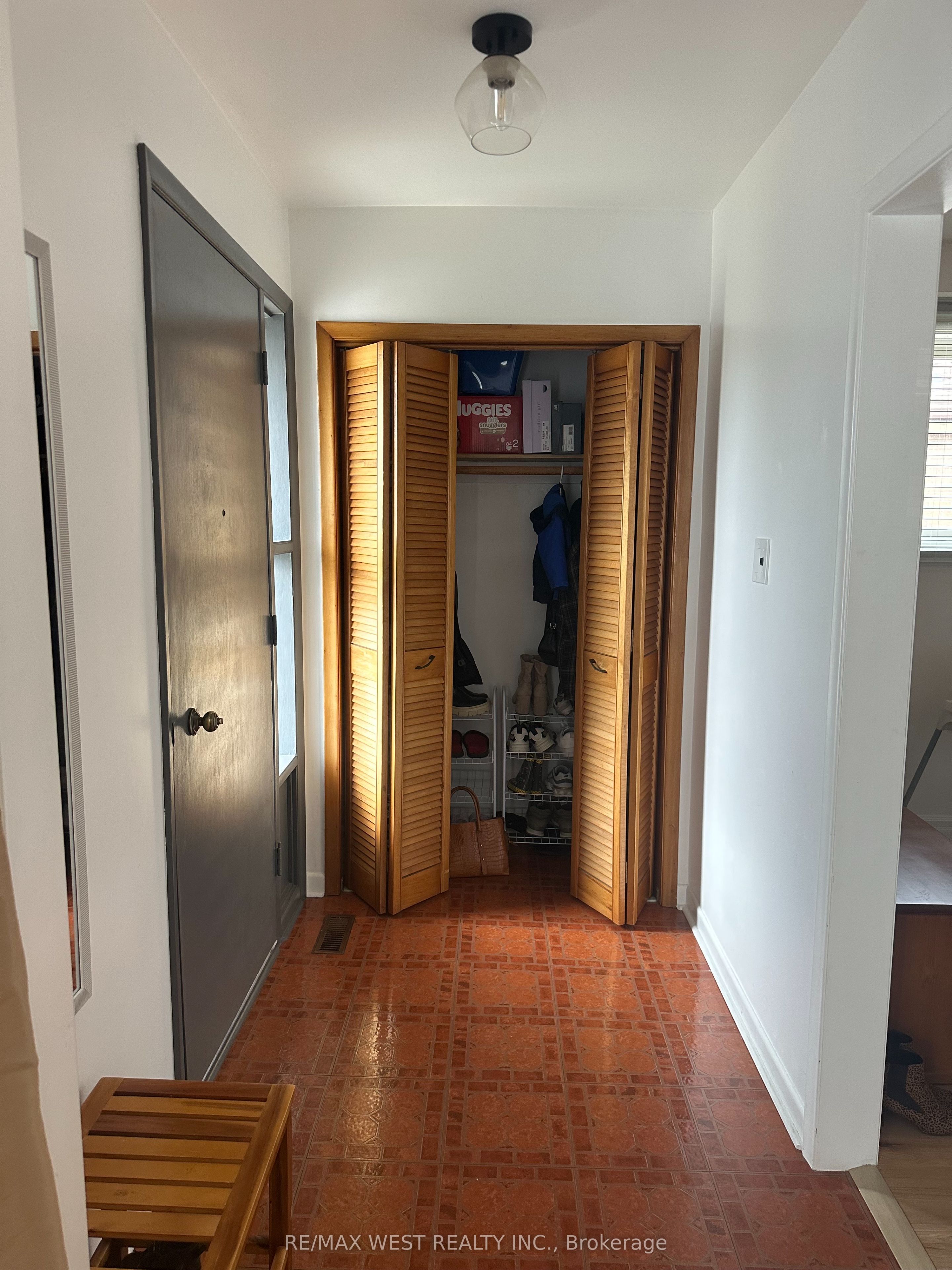 #upper - 769 Greenore Road Property Photo 12