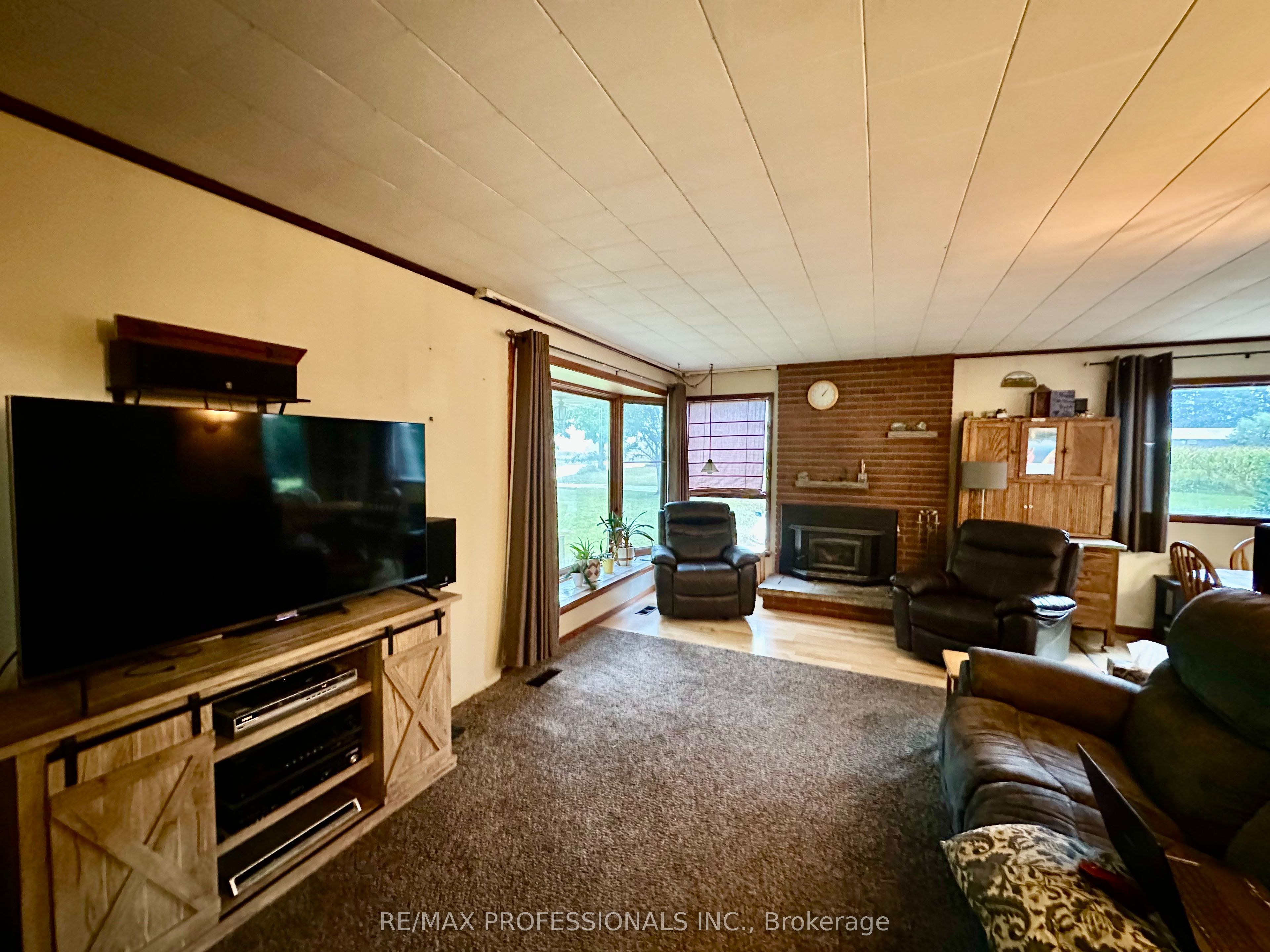 13958 Trafalgar Road Property Photo 4