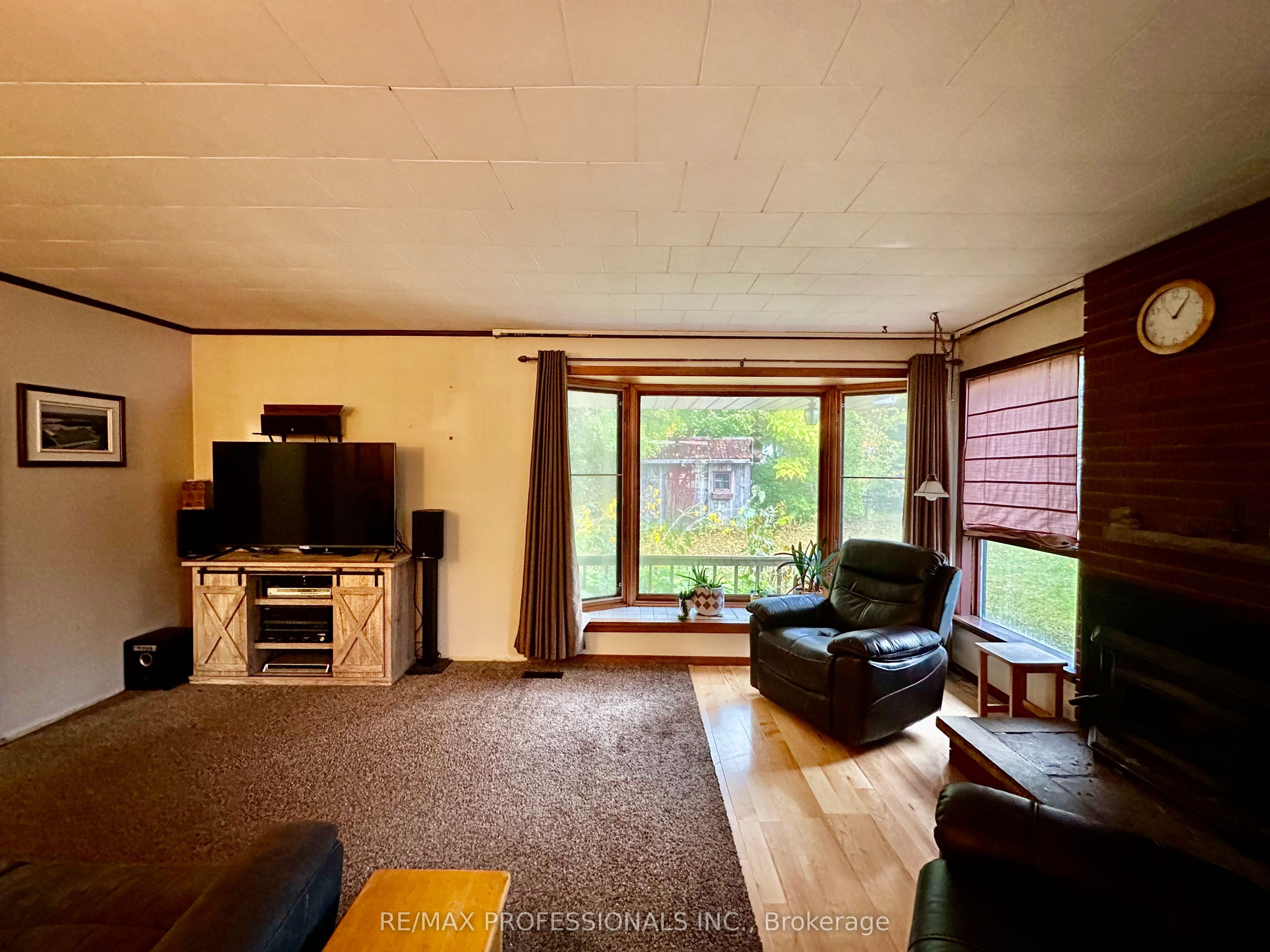 13958 Trafalgar Road Property Photo 5