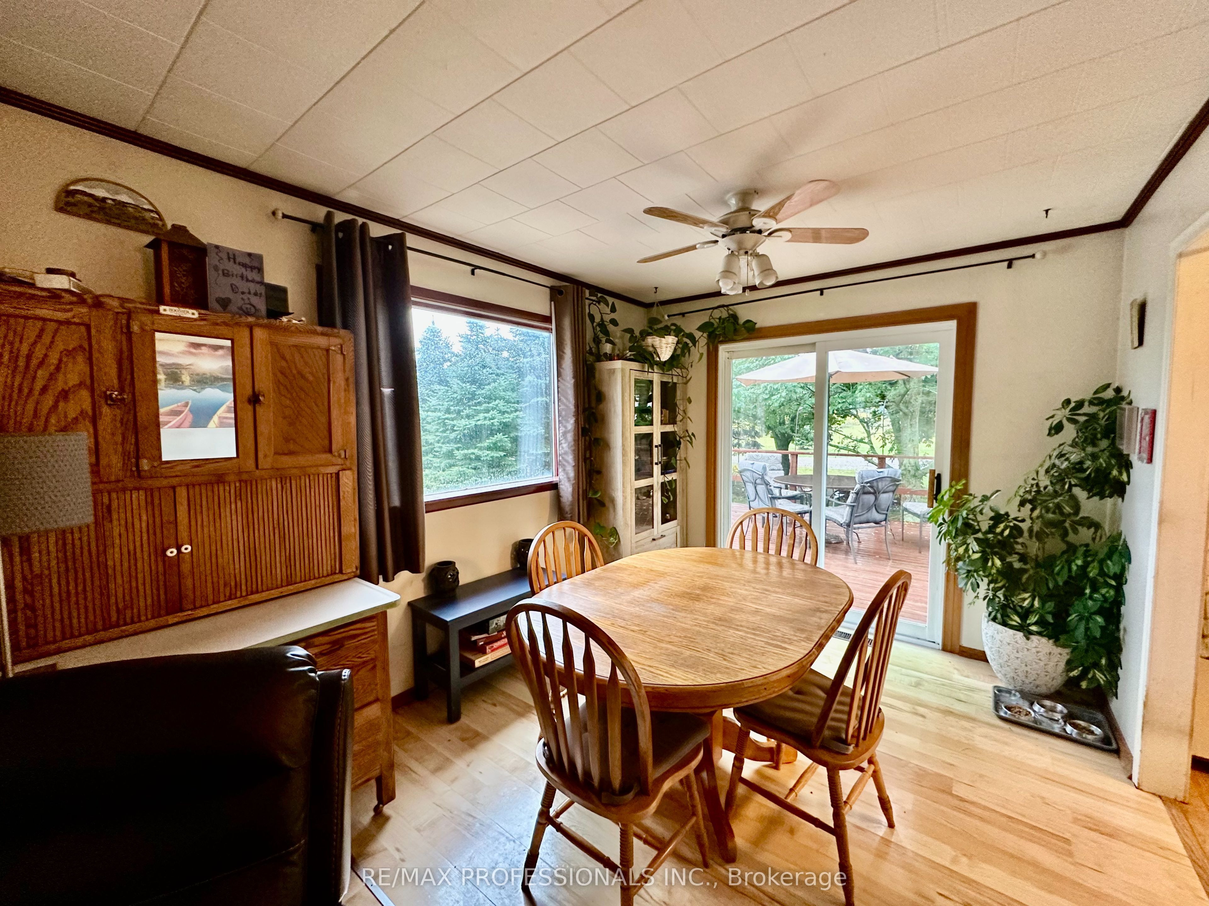 13958 Trafalgar Road Property Photo 6