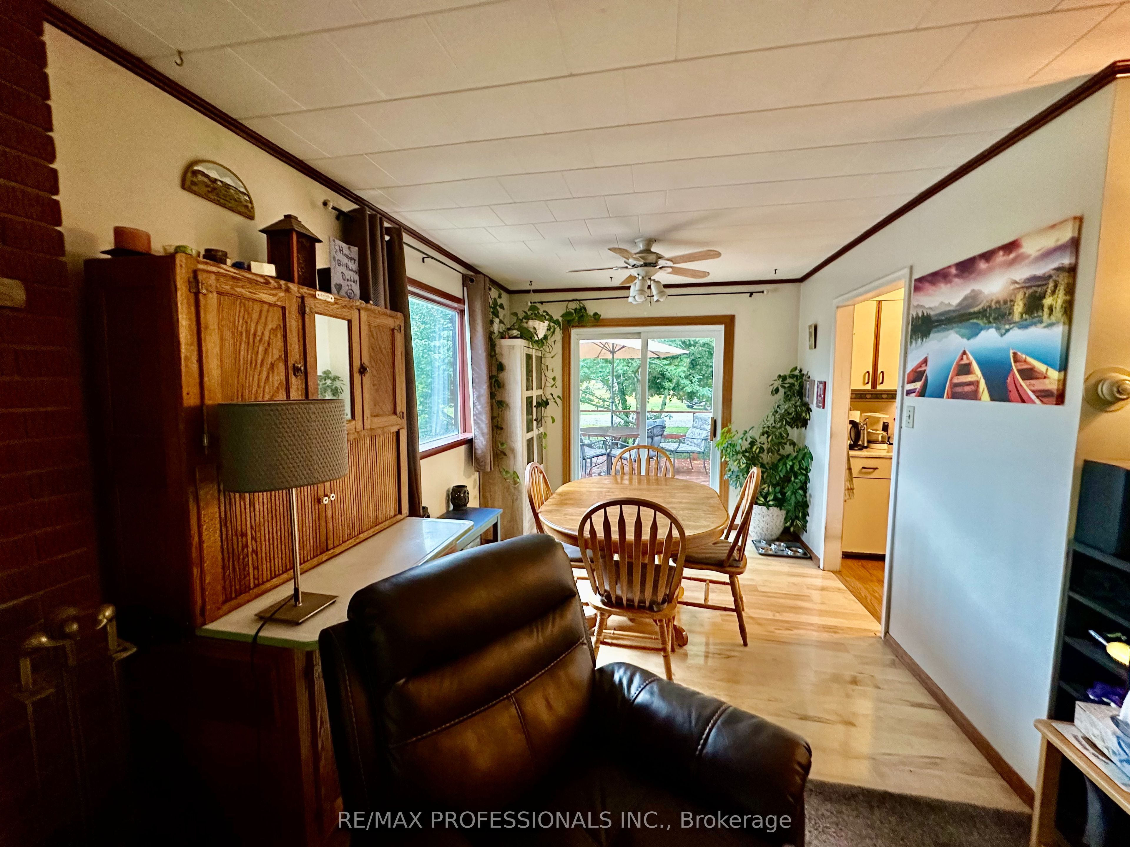 13958 Trafalgar Road Property Photo 7