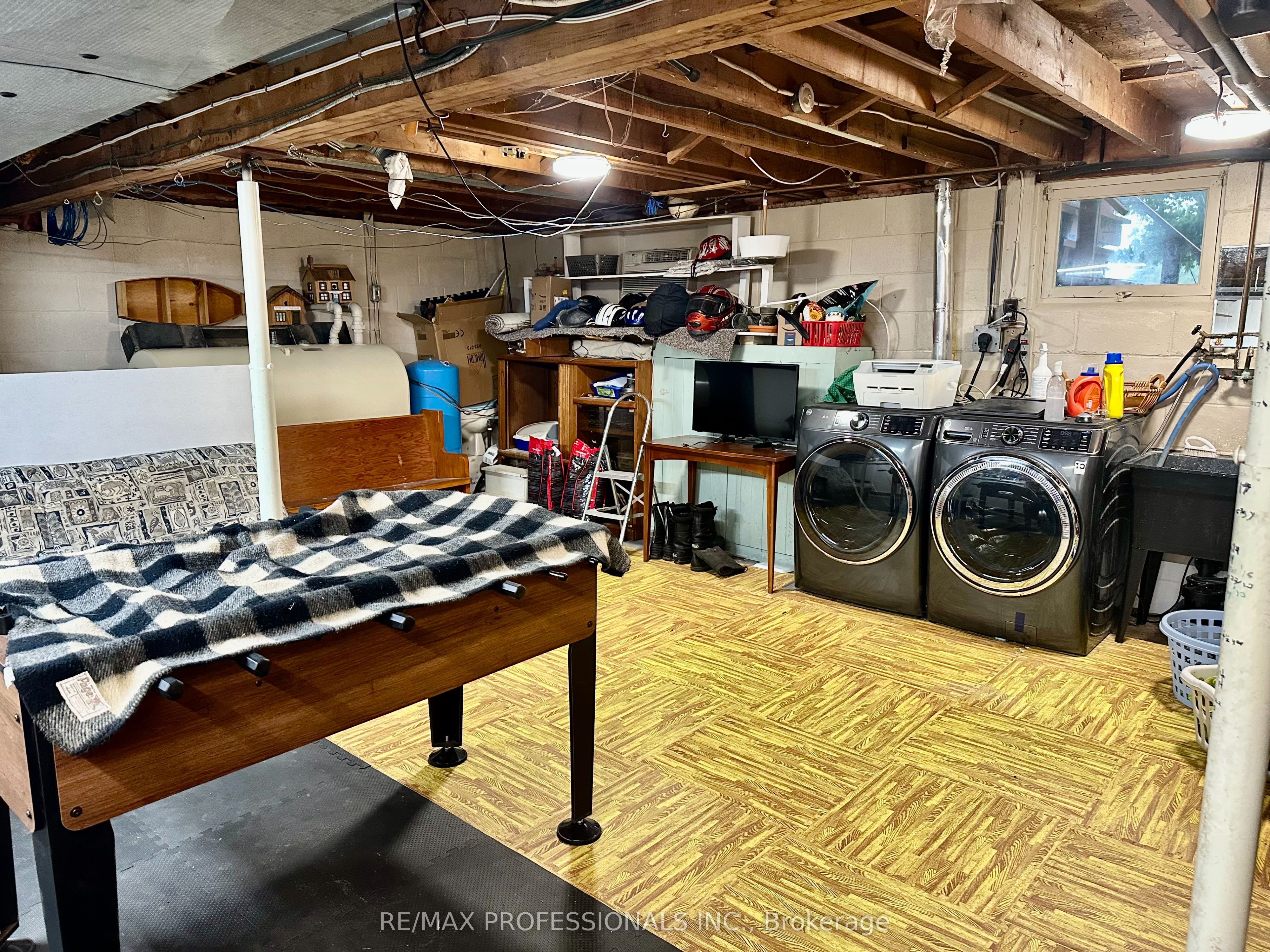 13958 Trafalgar Road Property Photo 11