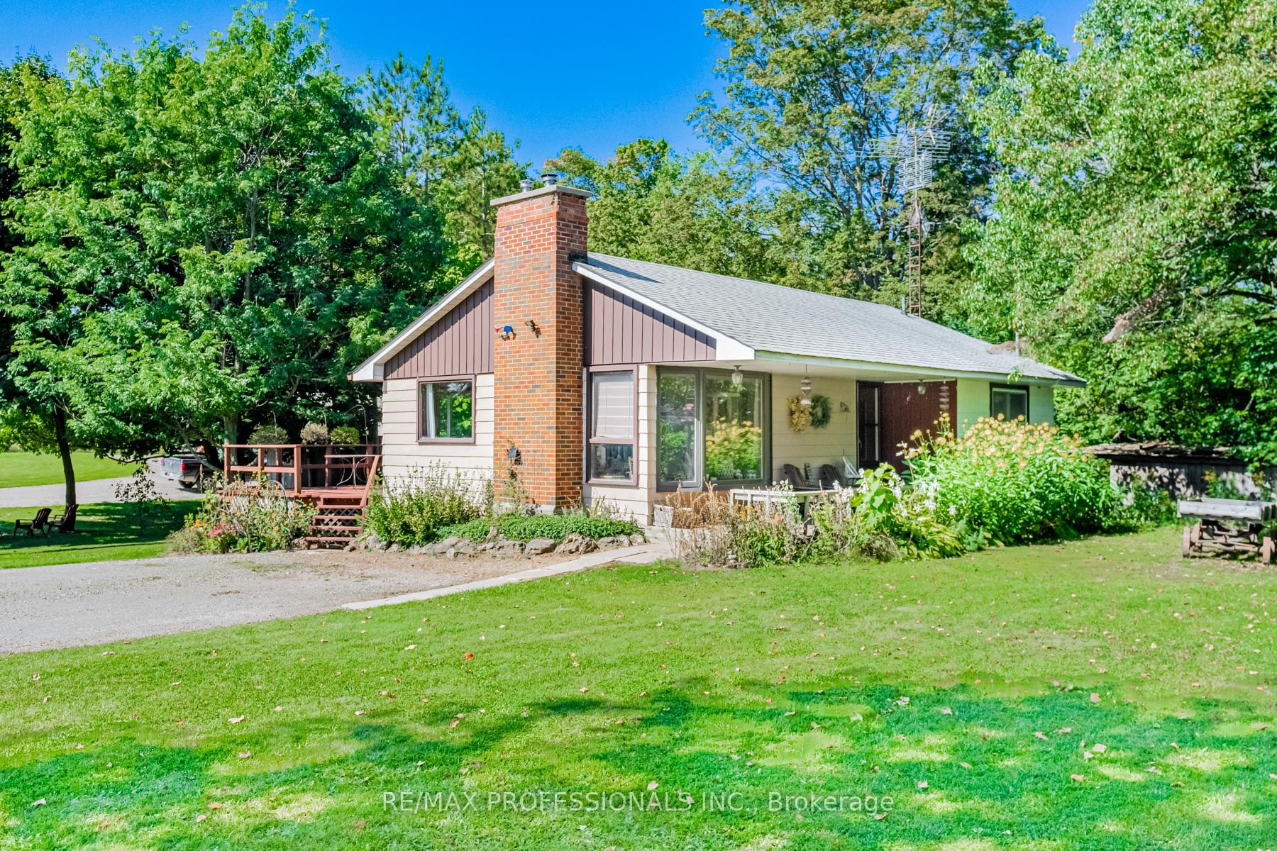 13958 Trafalgar Road Property Photo 22