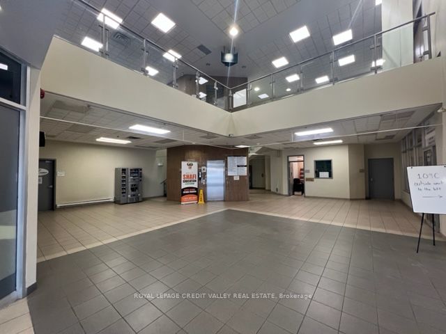 #305 - 10 Gillingham Drive Property Photo 4
