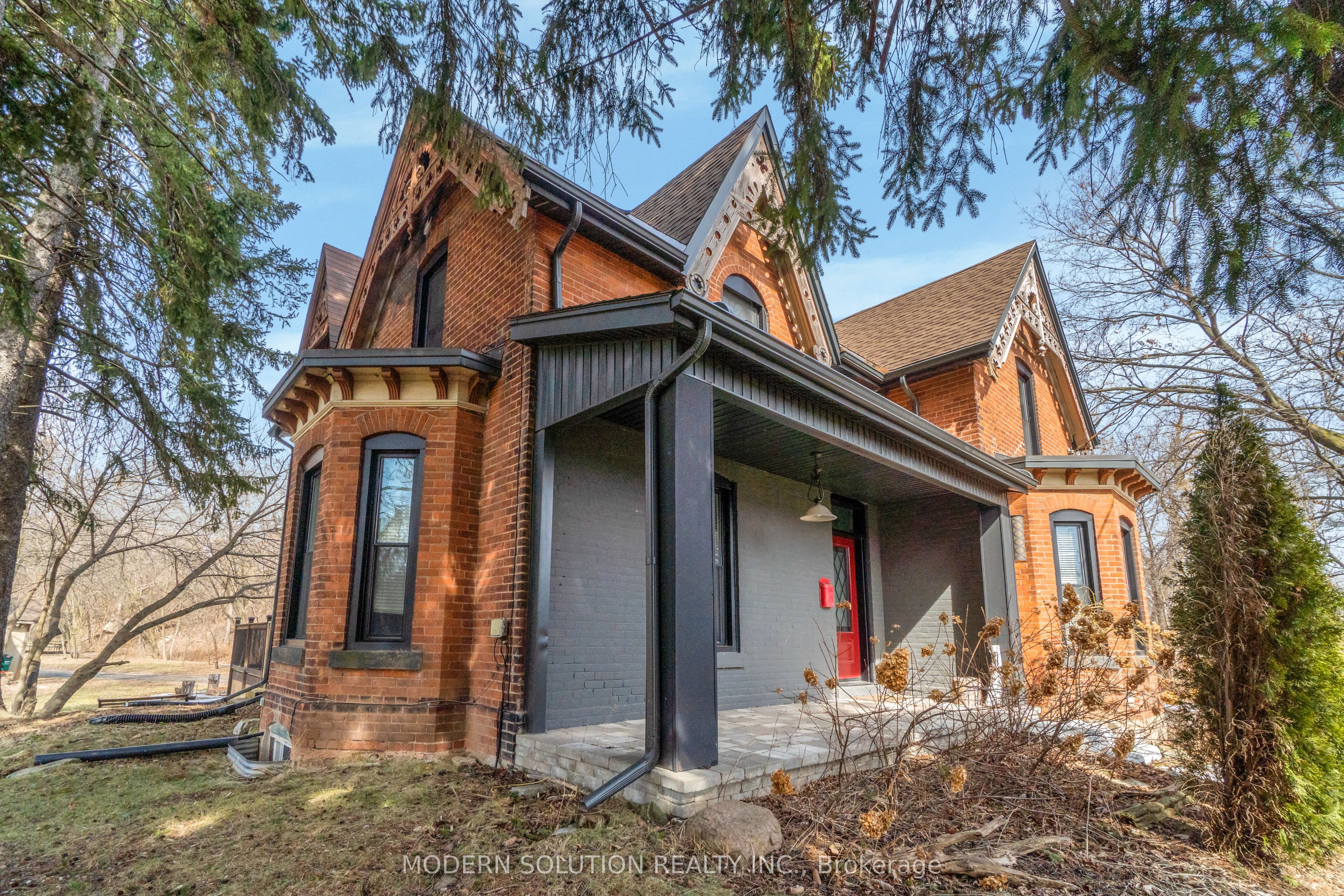 3015 Dundas St Property Photo