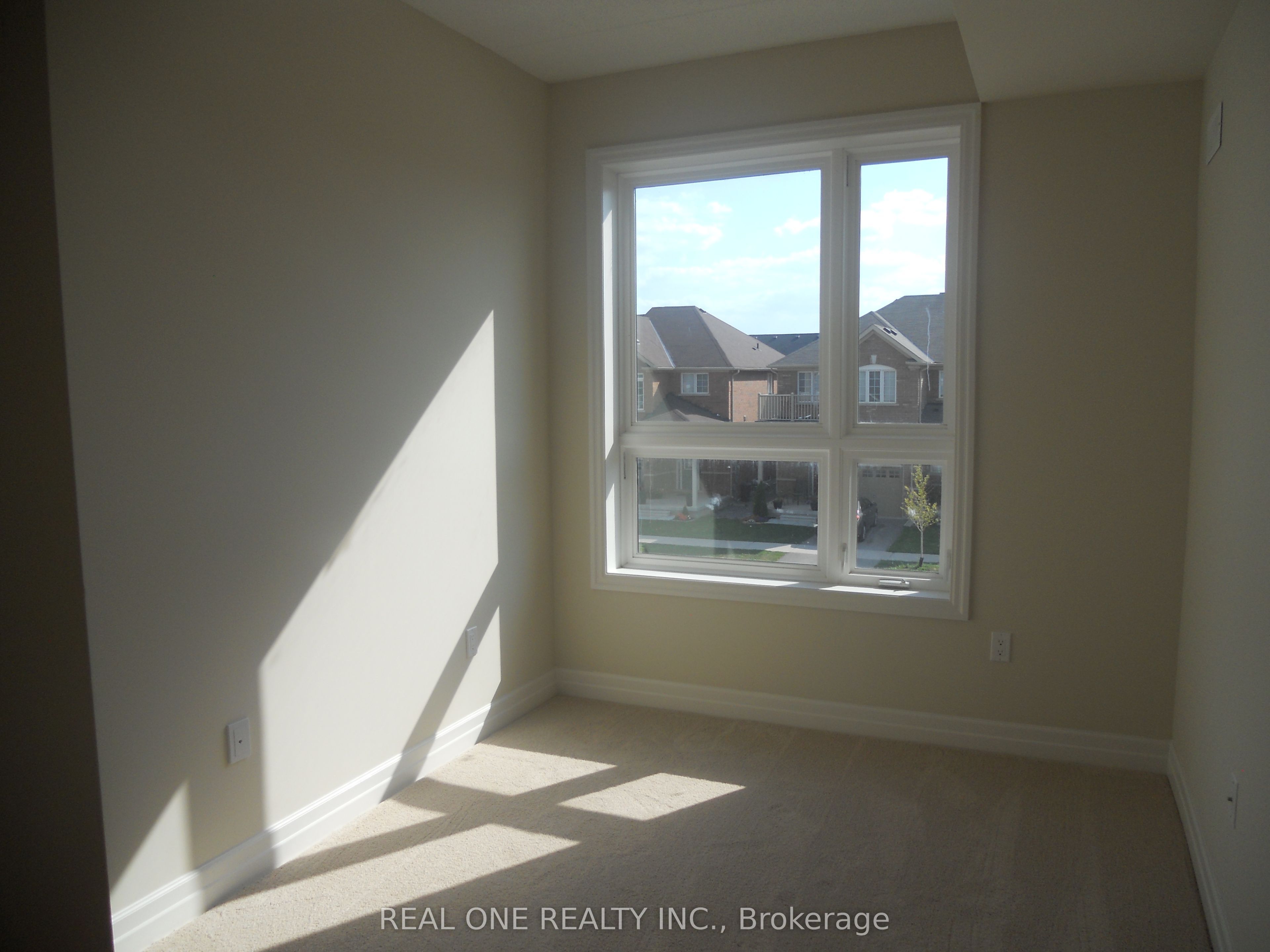 #210 - 650 Sauve Street Property Photo 6