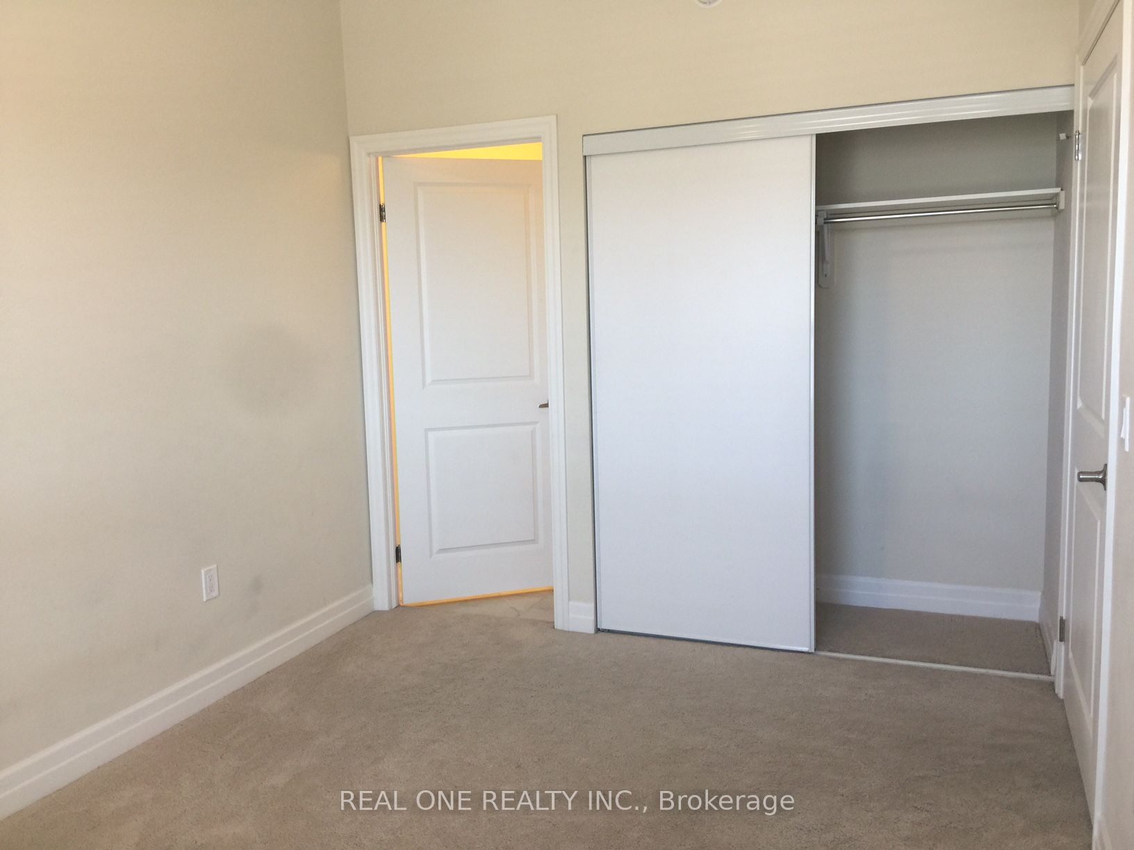 #210 - 650 Sauve Street Property Photo 8