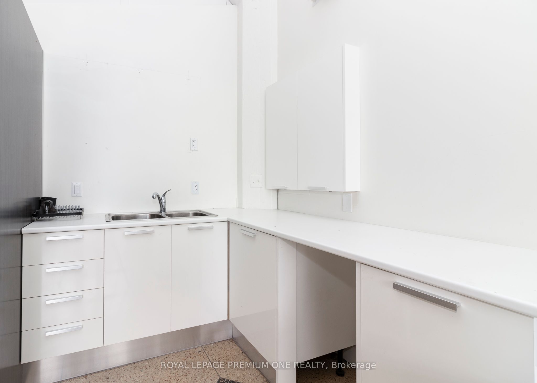 #403 - 672 Dupont Street Property Photo 10