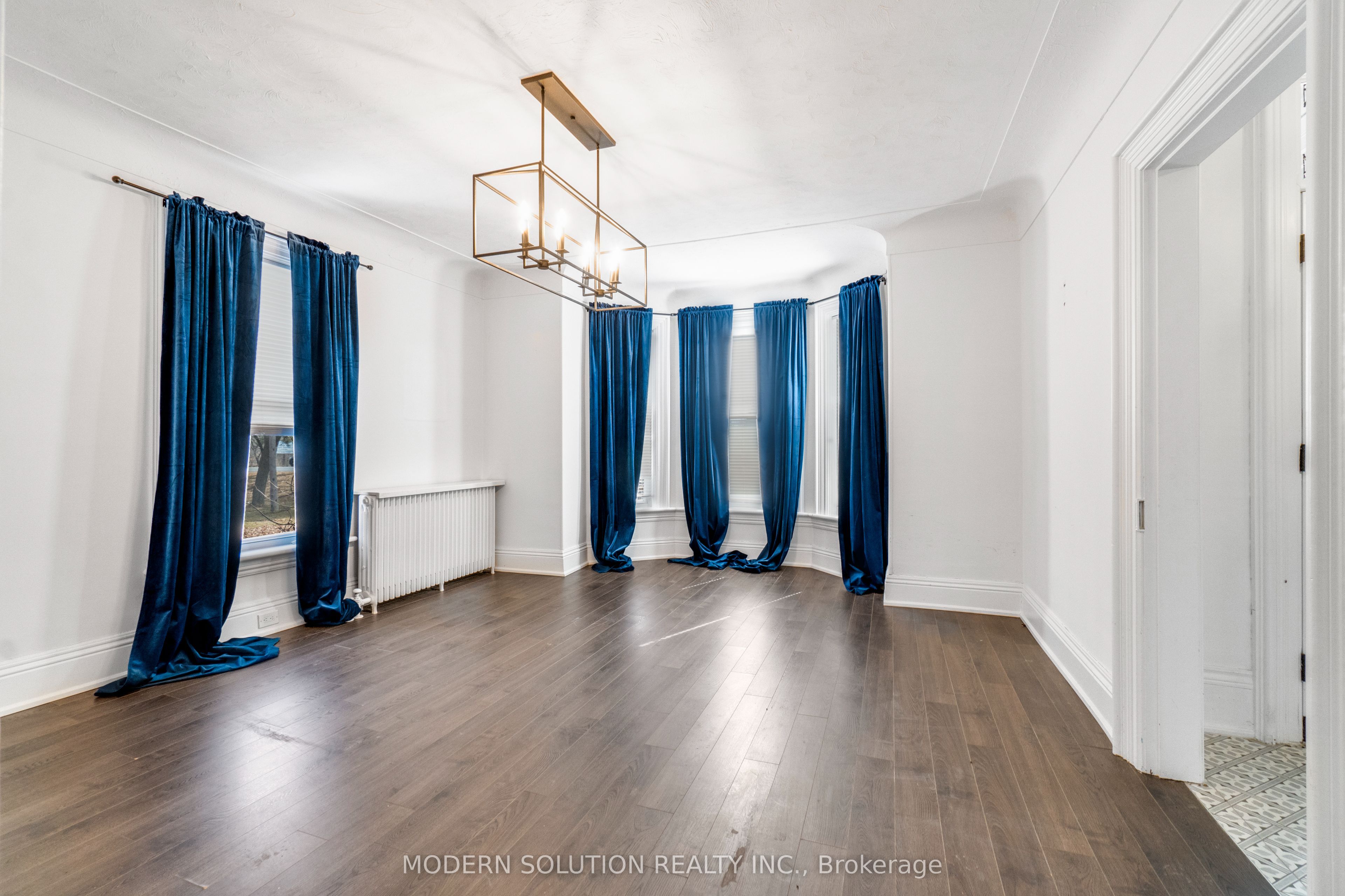 3015 Dundas Street Property Photo 10